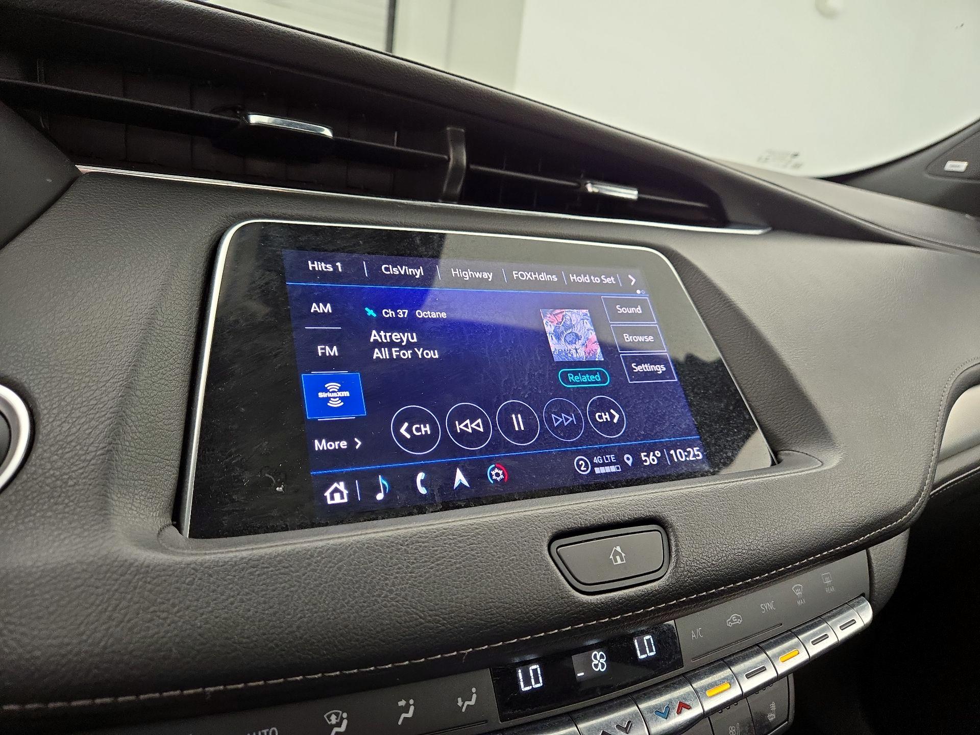 Thumbnail: 2023 Cadillac XT4 - 16