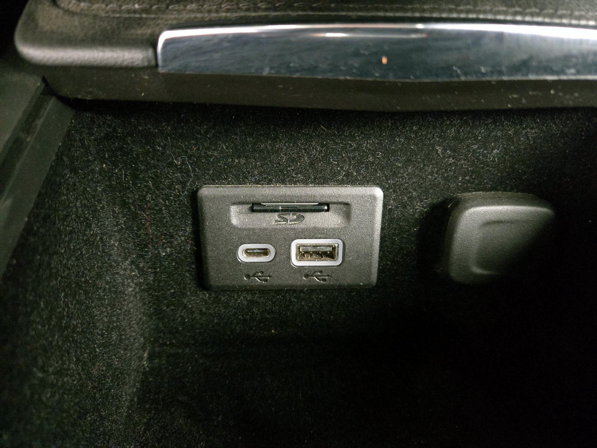 Thumbnail: 2023 Cadillac XT4 - 19