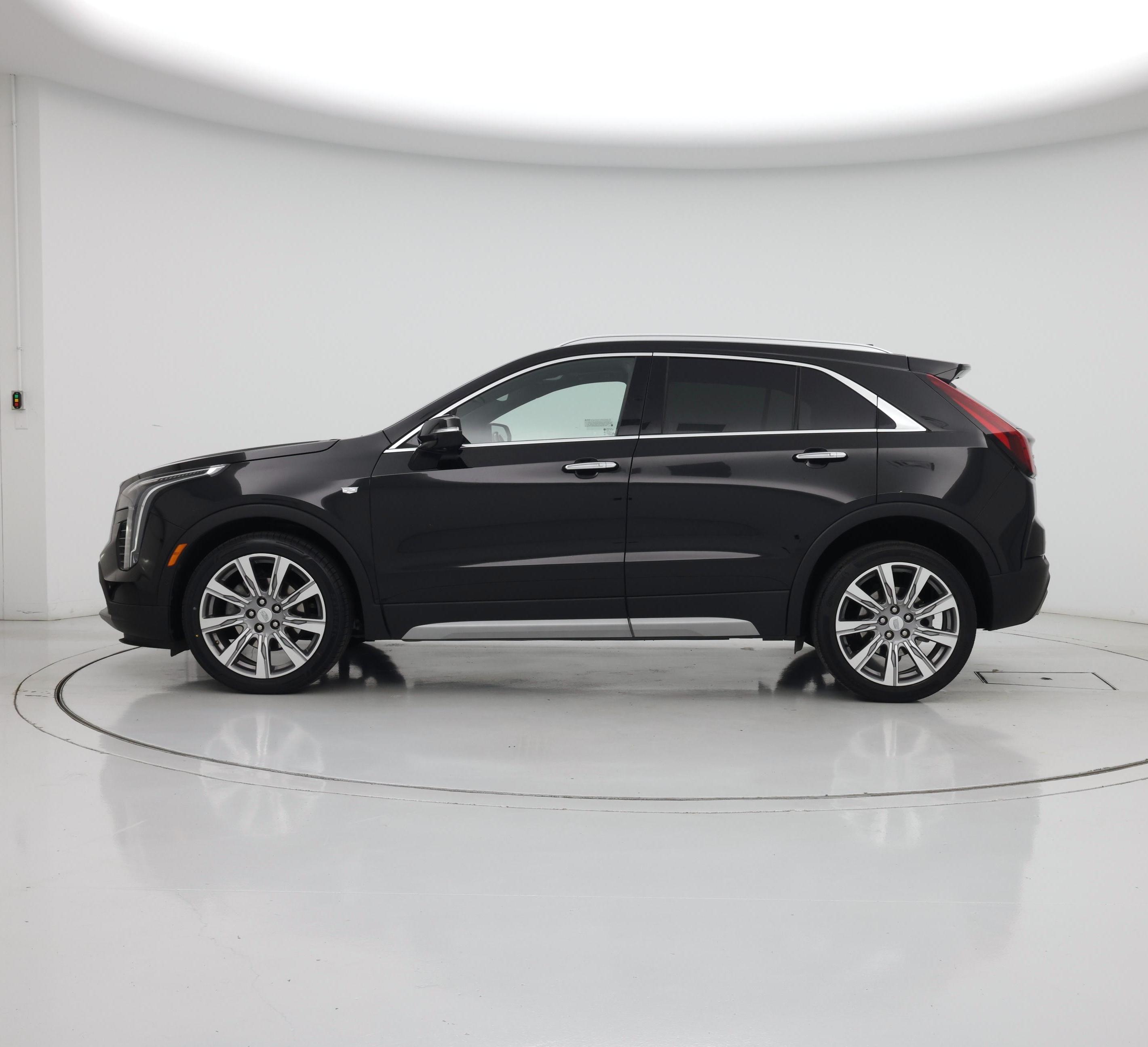 Thumbnail: 2023 Cadillac XT4 - 3