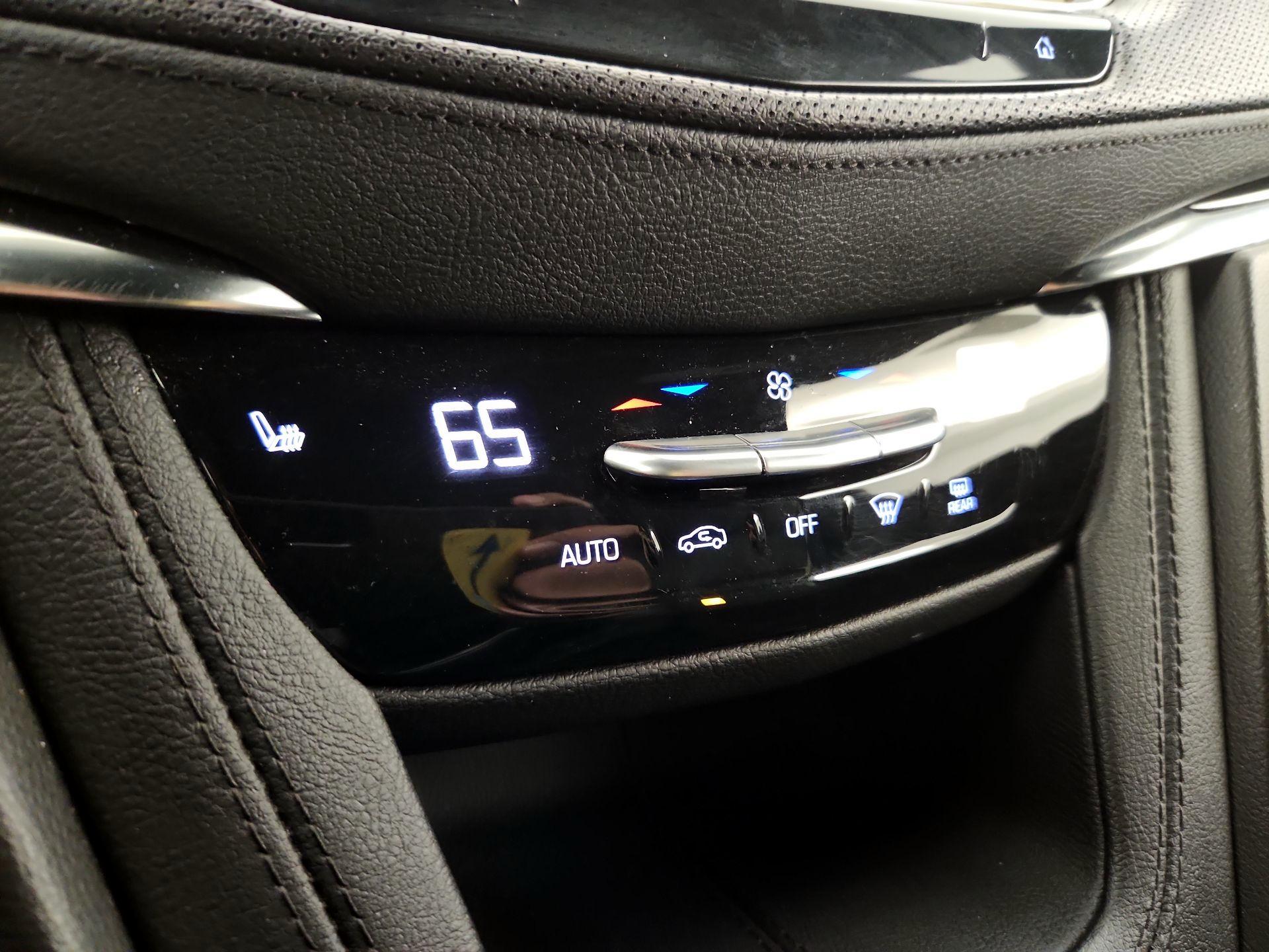 Thumbnail: 2023 Cadillac XT5 - 16