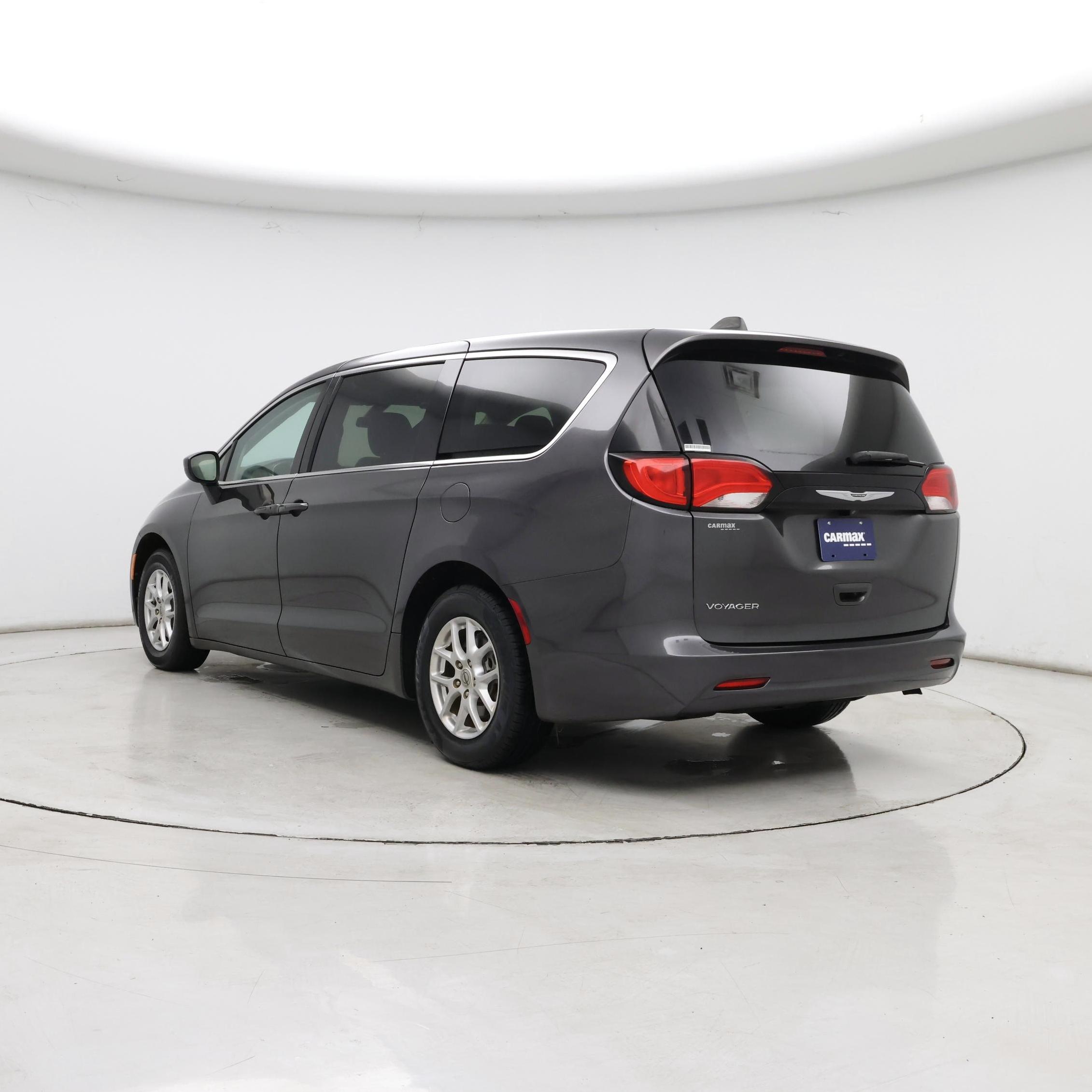 Thumbnail: 2022 Chrysler Voyager - 2