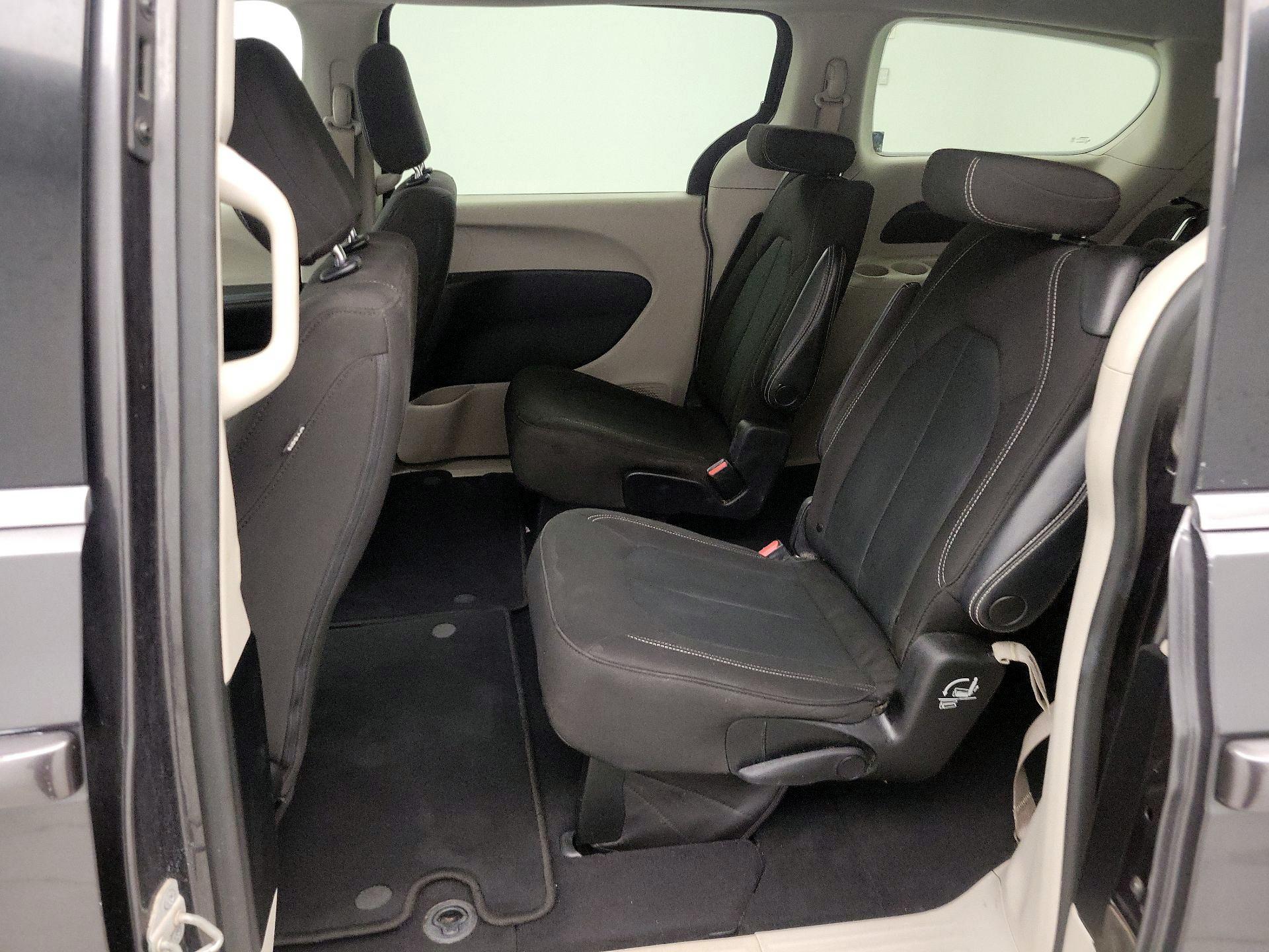 Thumbnail: 2022 Chrysler Voyager - 19