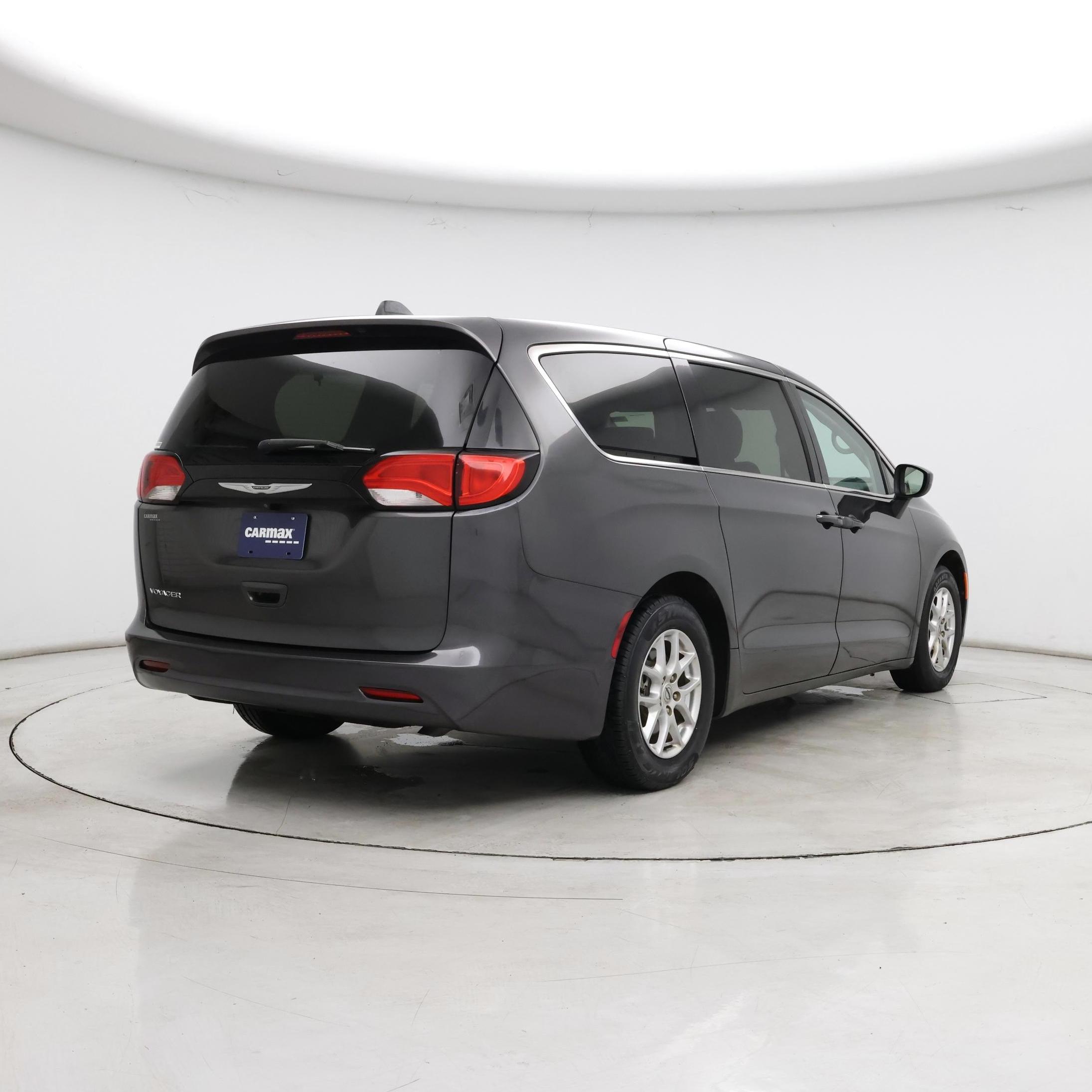 Thumbnail: 2022 Chrysler Voyager - 8
