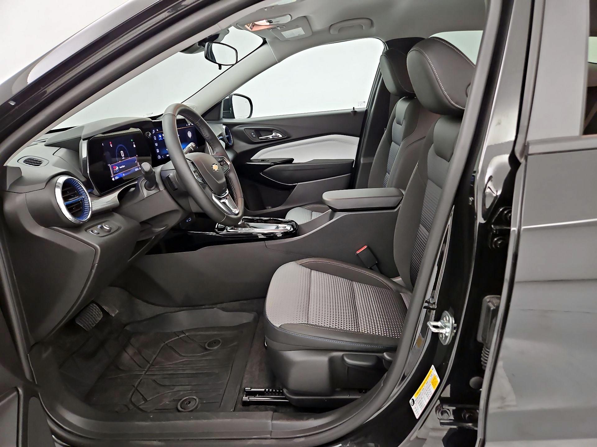 Thumbnail: 2025 Chevrolet Trax - 11