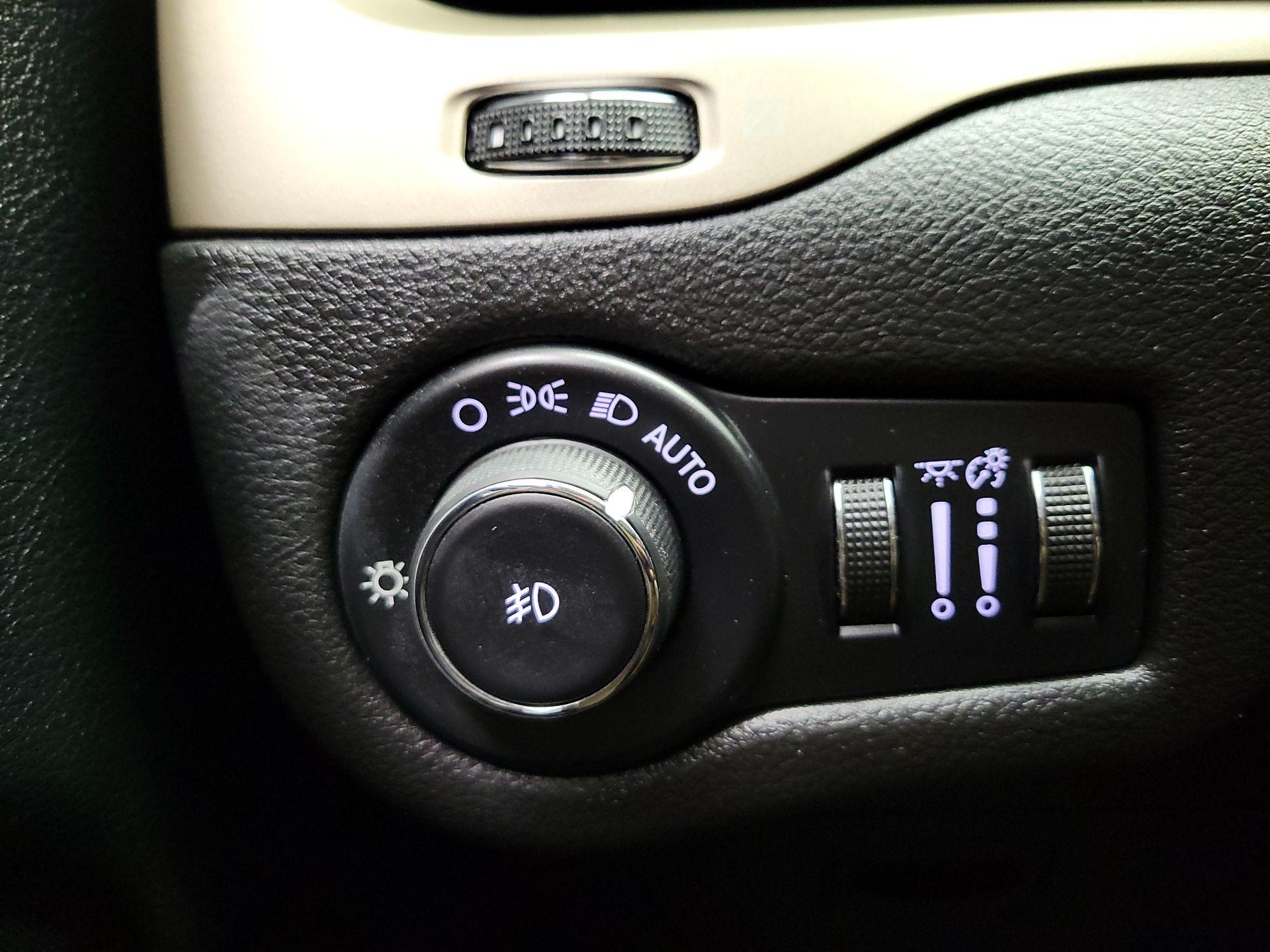 Thumbnail: 2015 Jeep Cherokee - 13