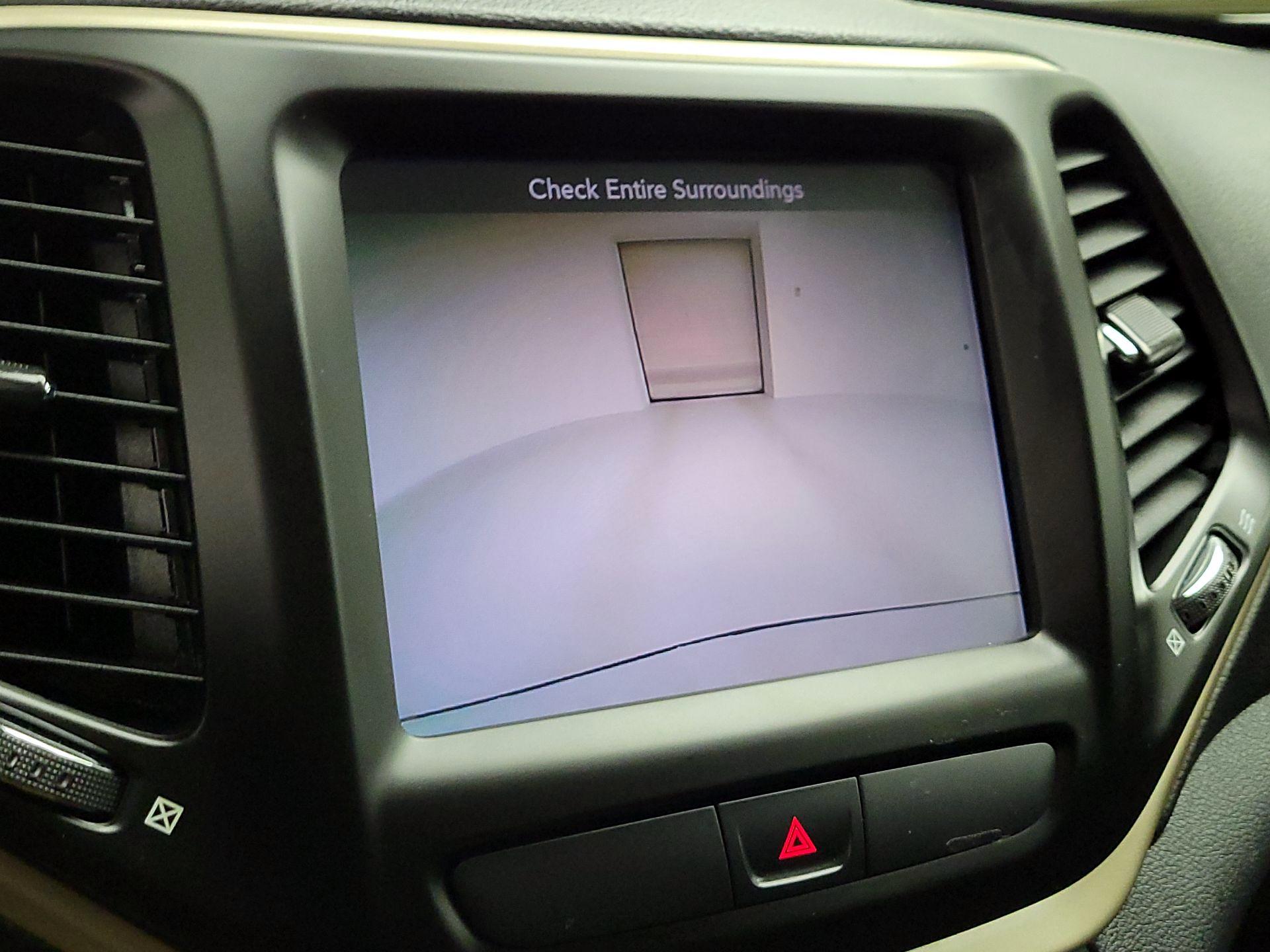 Thumbnail: 2015 Jeep Cherokee - 14