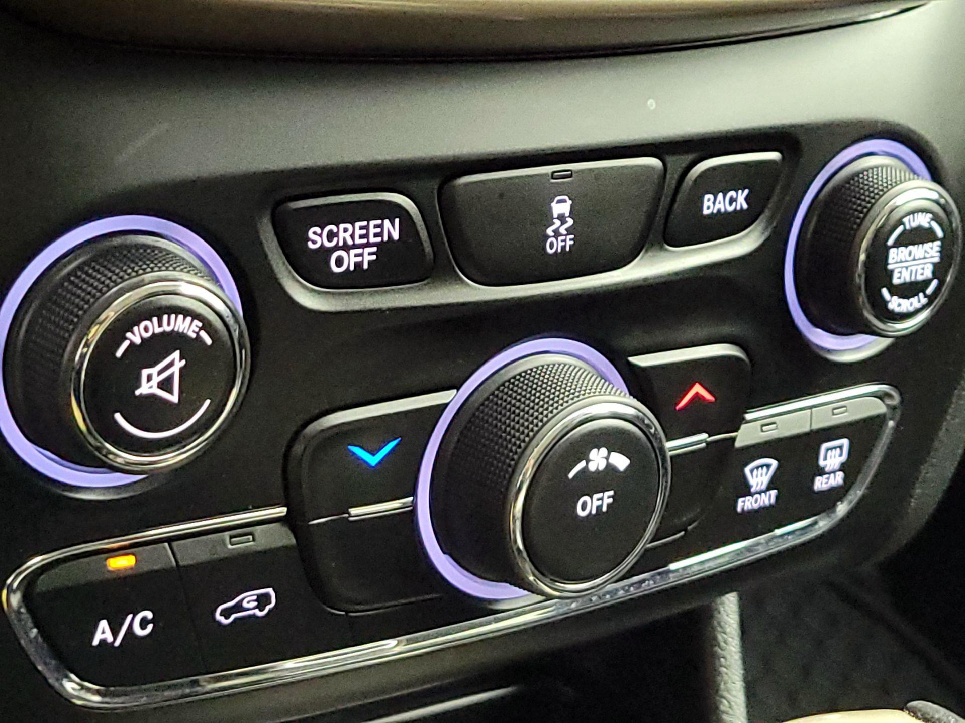 Thumbnail: 2015 Jeep Cherokee - 16