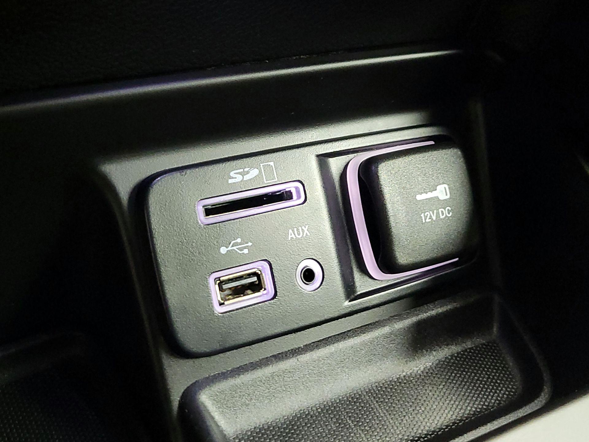 Thumbnail: 2015 Jeep Cherokee - 18