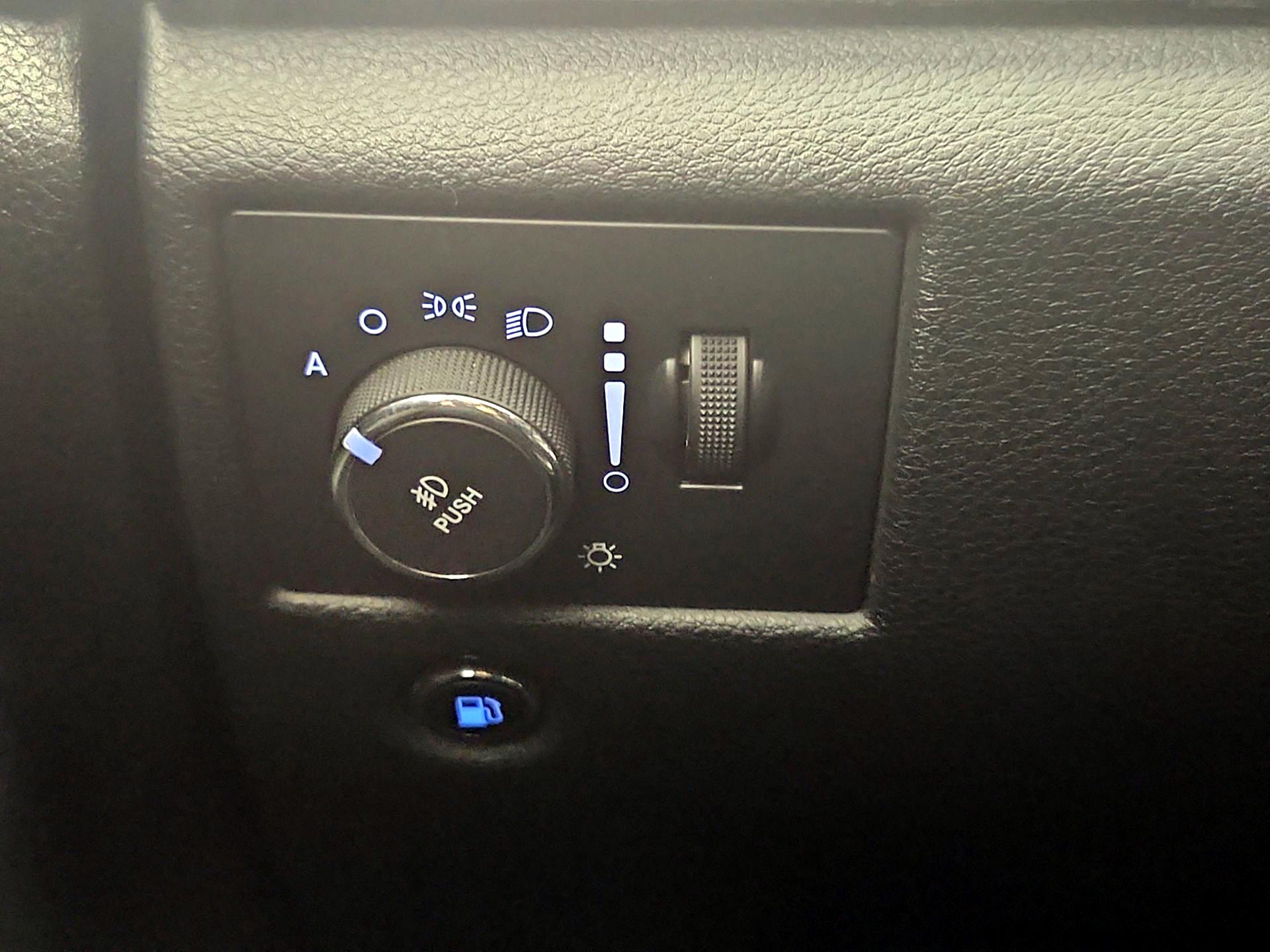 Thumbnail: 2015 Jeep Grand Cherokee - 13