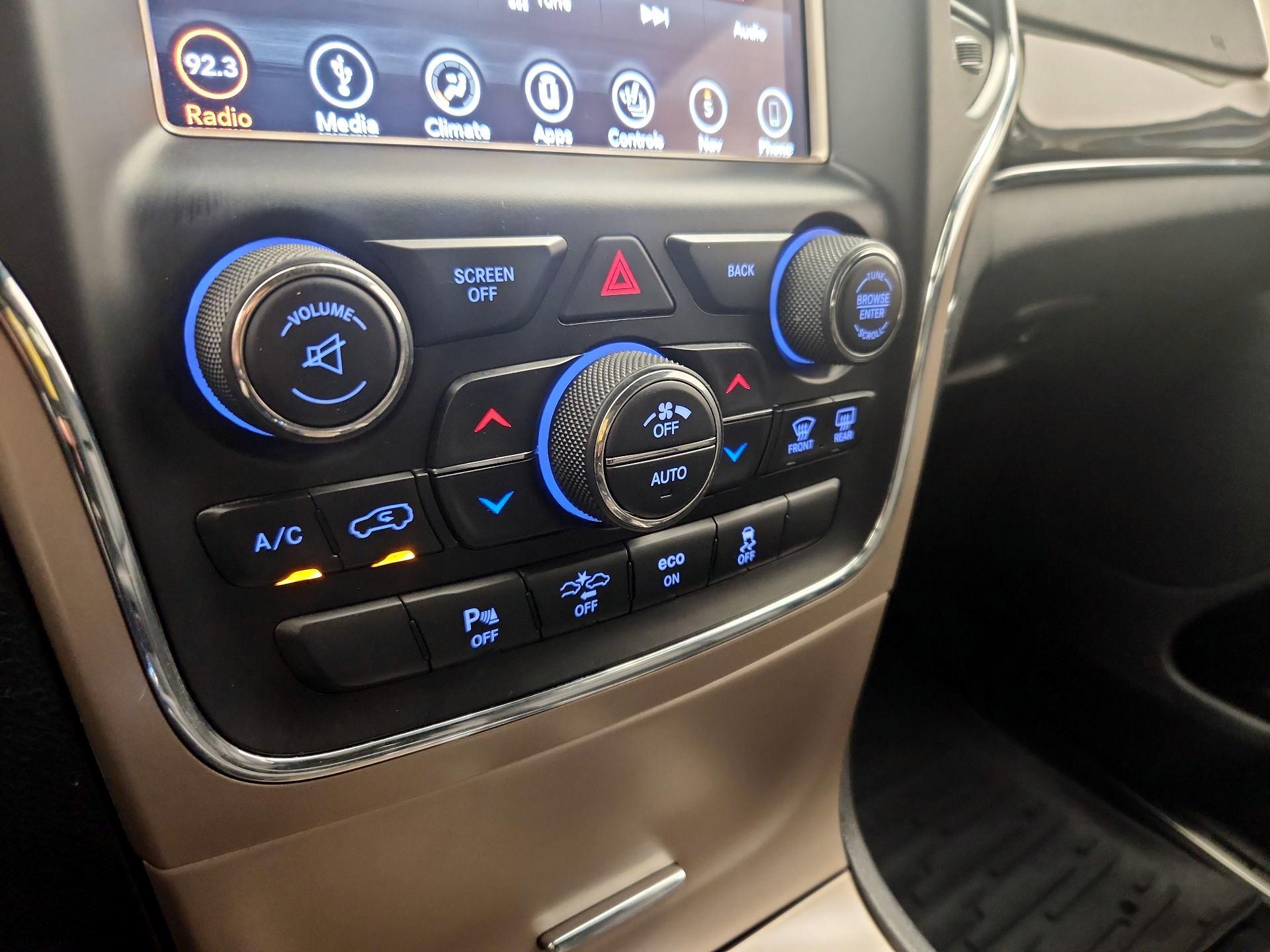 Thumbnail: 2015 Jeep Grand Cherokee - 17