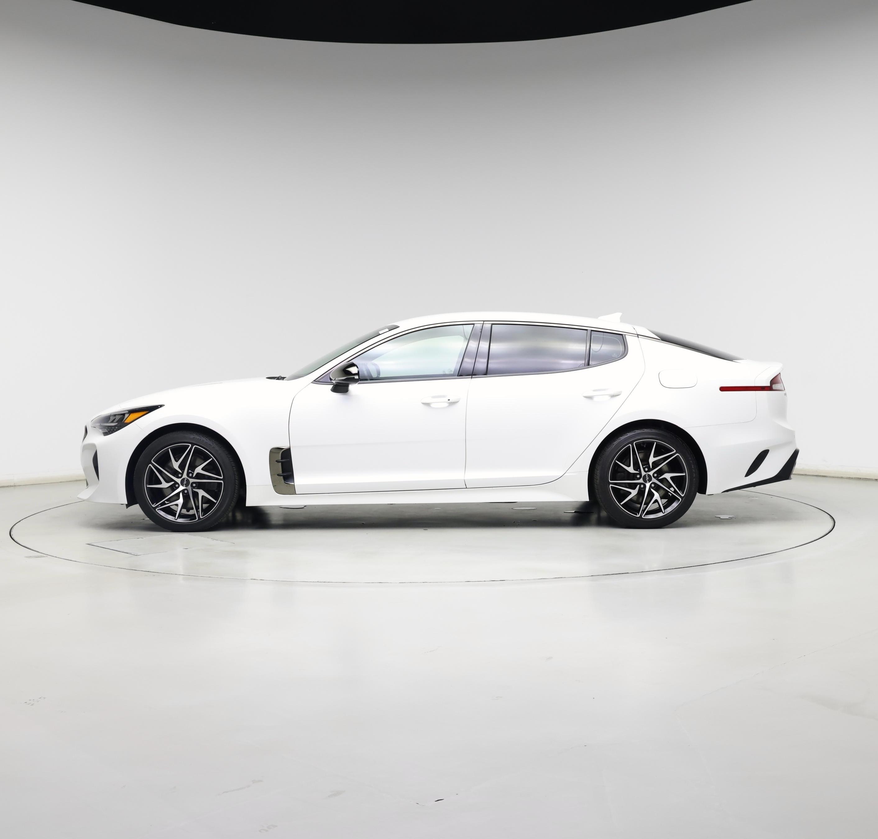 Thumbnail: 2022 Kia Stinger - 3