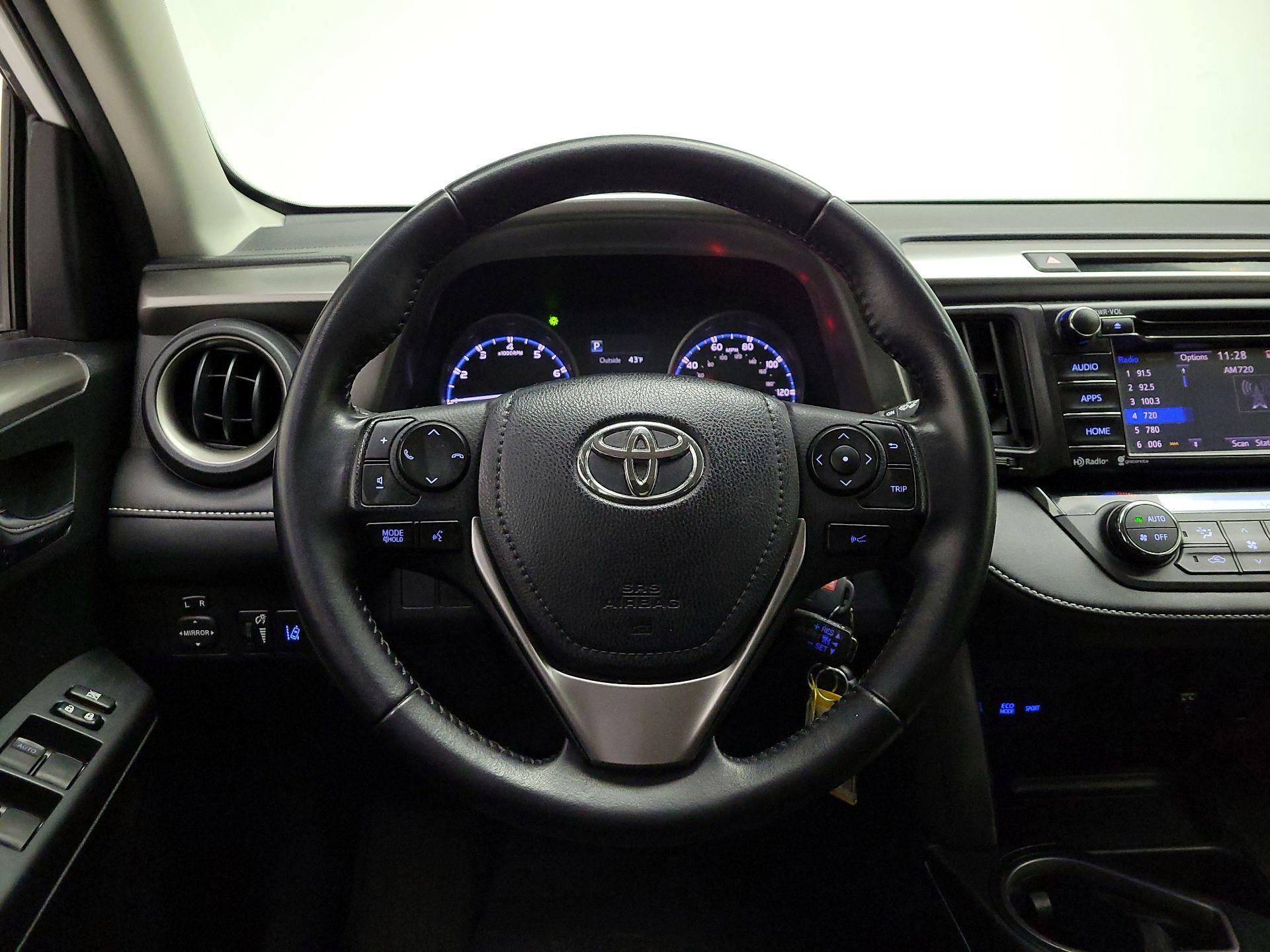 Thumbnail: 2017 Toyota RAV4 - 10