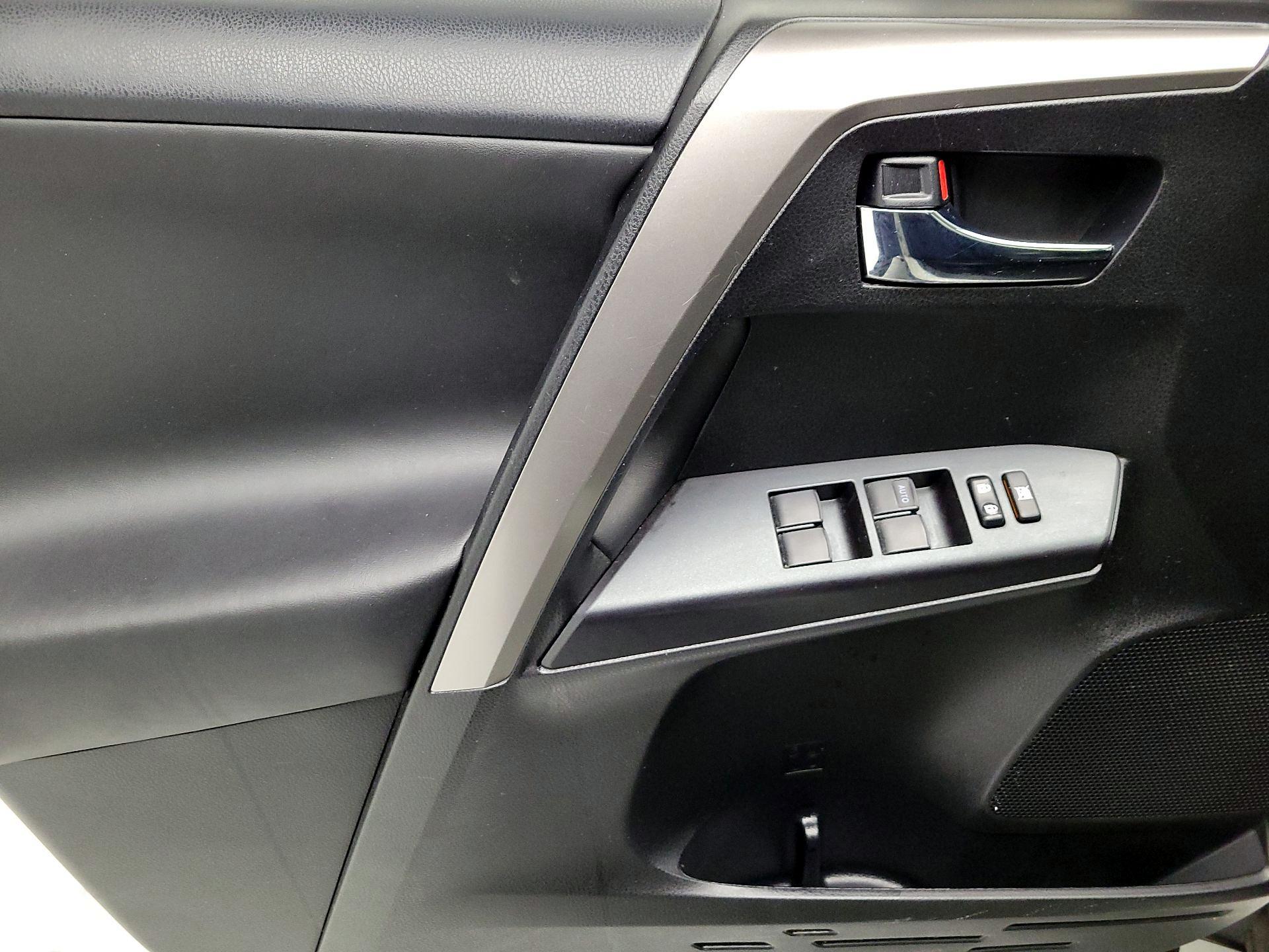 Thumbnail: 2017 Toyota RAV4 - 12