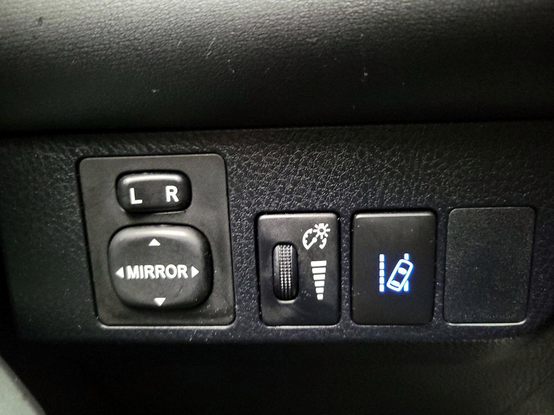 Thumbnail: 2017 Toyota RAV4 - 13