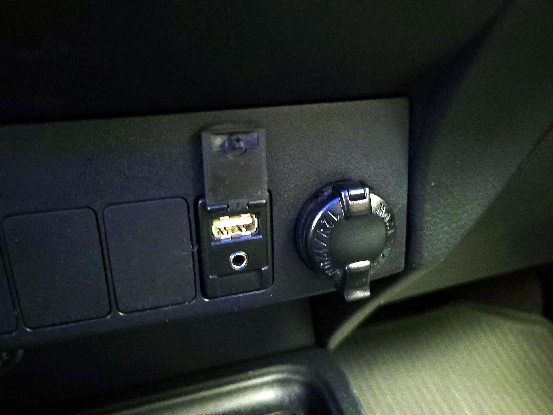 Thumbnail: 2017 Toyota RAV4 - 18