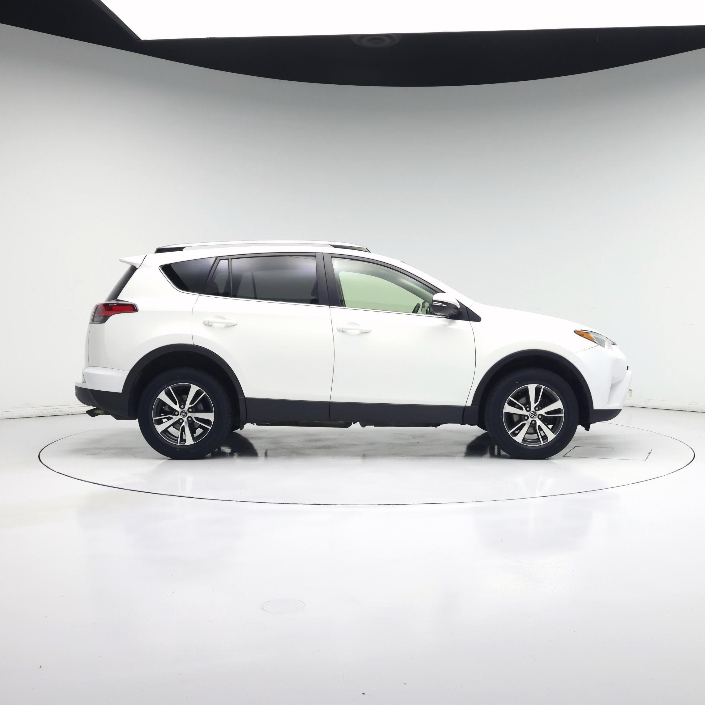 Thumbnail: 2017 Toyota RAV4 - 7