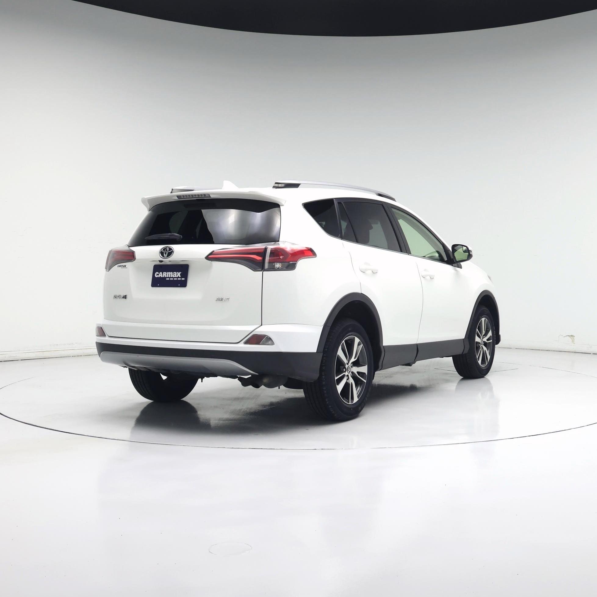 Thumbnail: 2017 Toyota RAV4 - 8