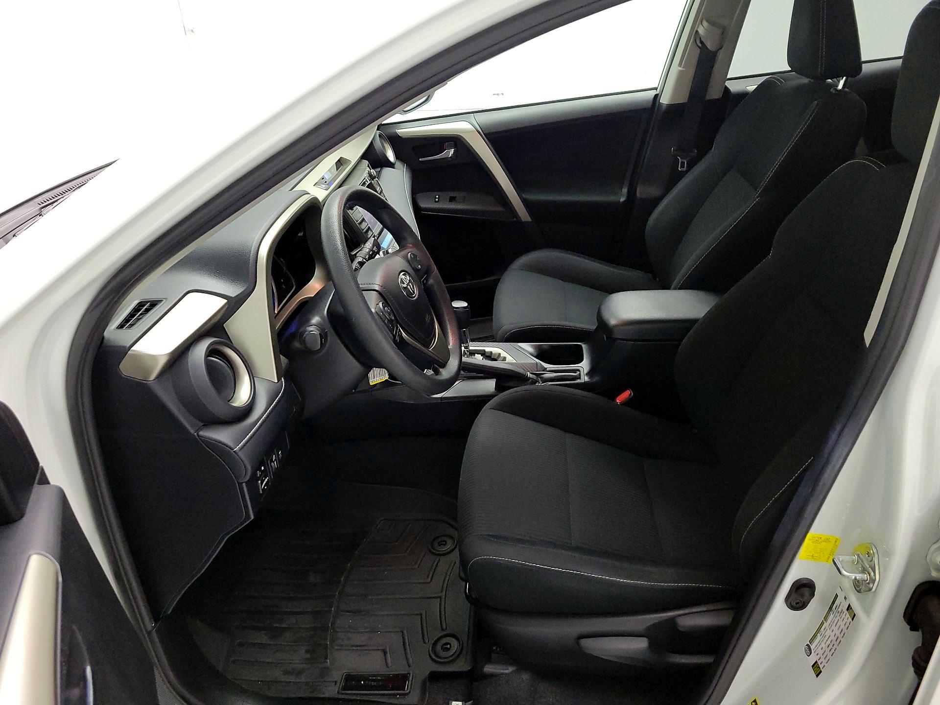 Thumbnail: 2015 Toyota RAV4 - 11