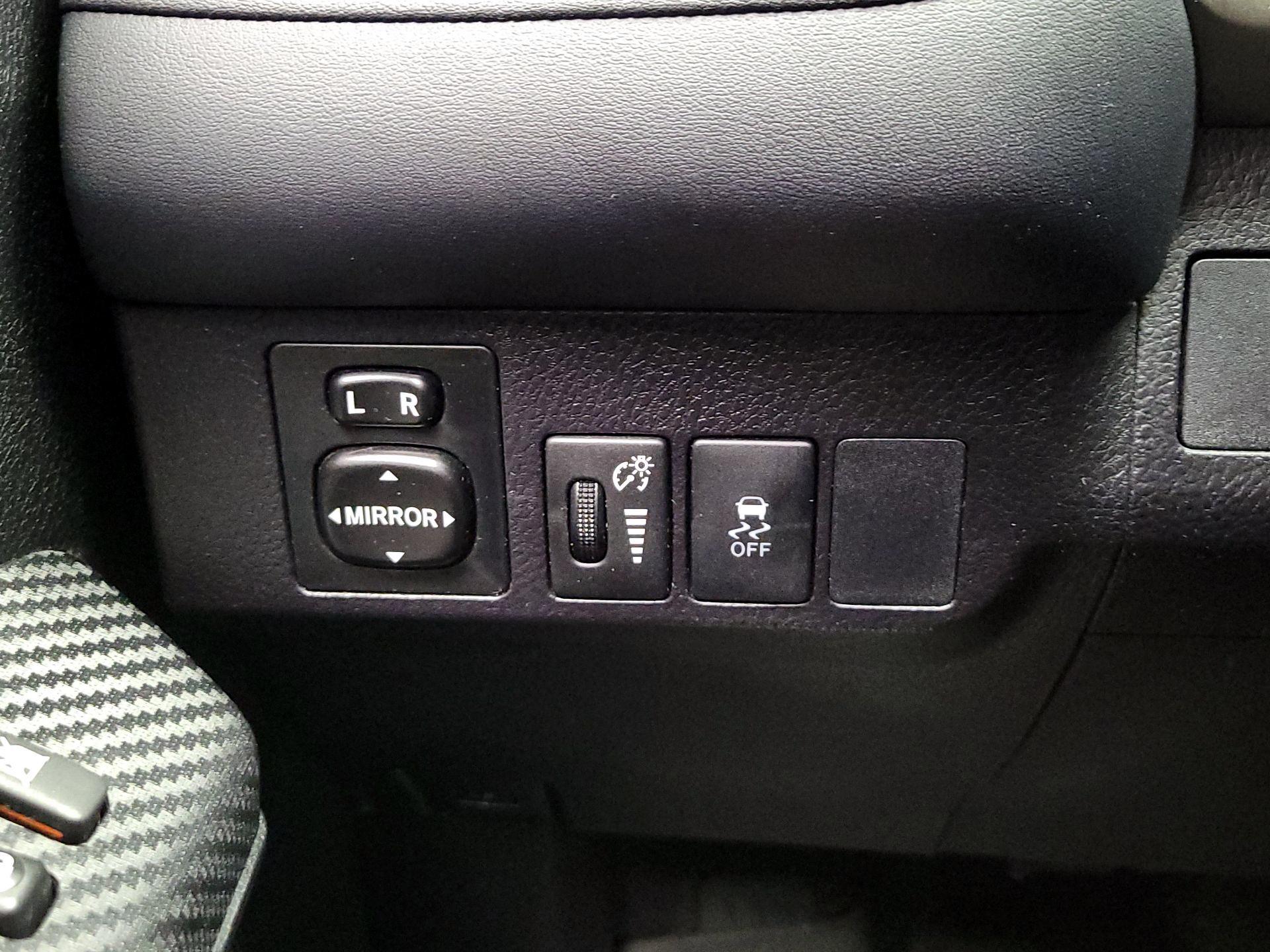 Thumbnail: 2015 Toyota RAV4 - 13