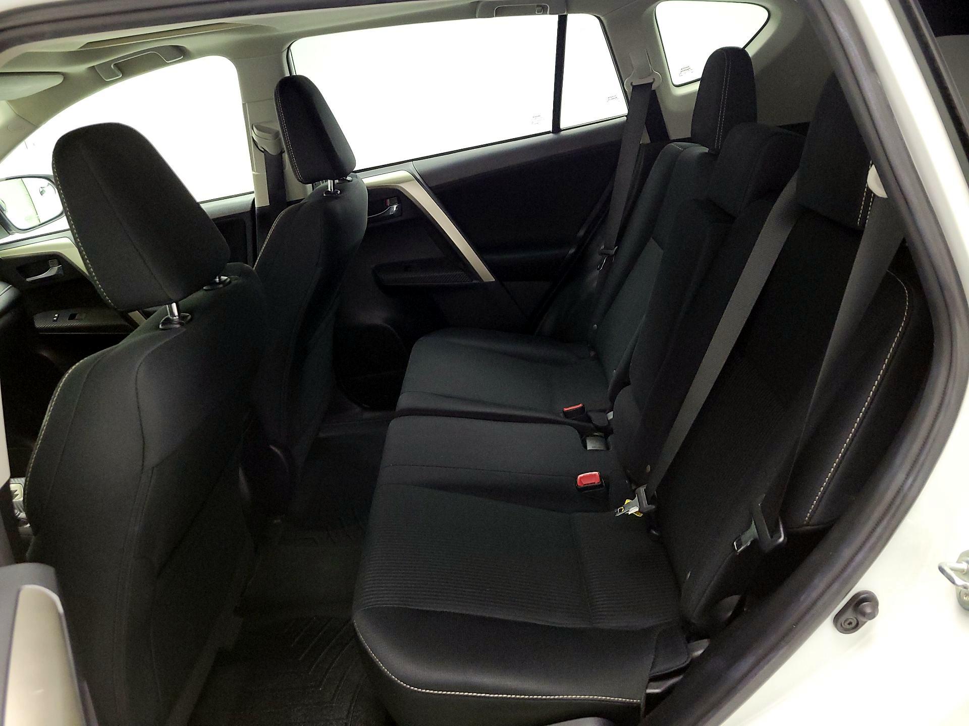 Thumbnail: 2015 Toyota RAV4 - 20