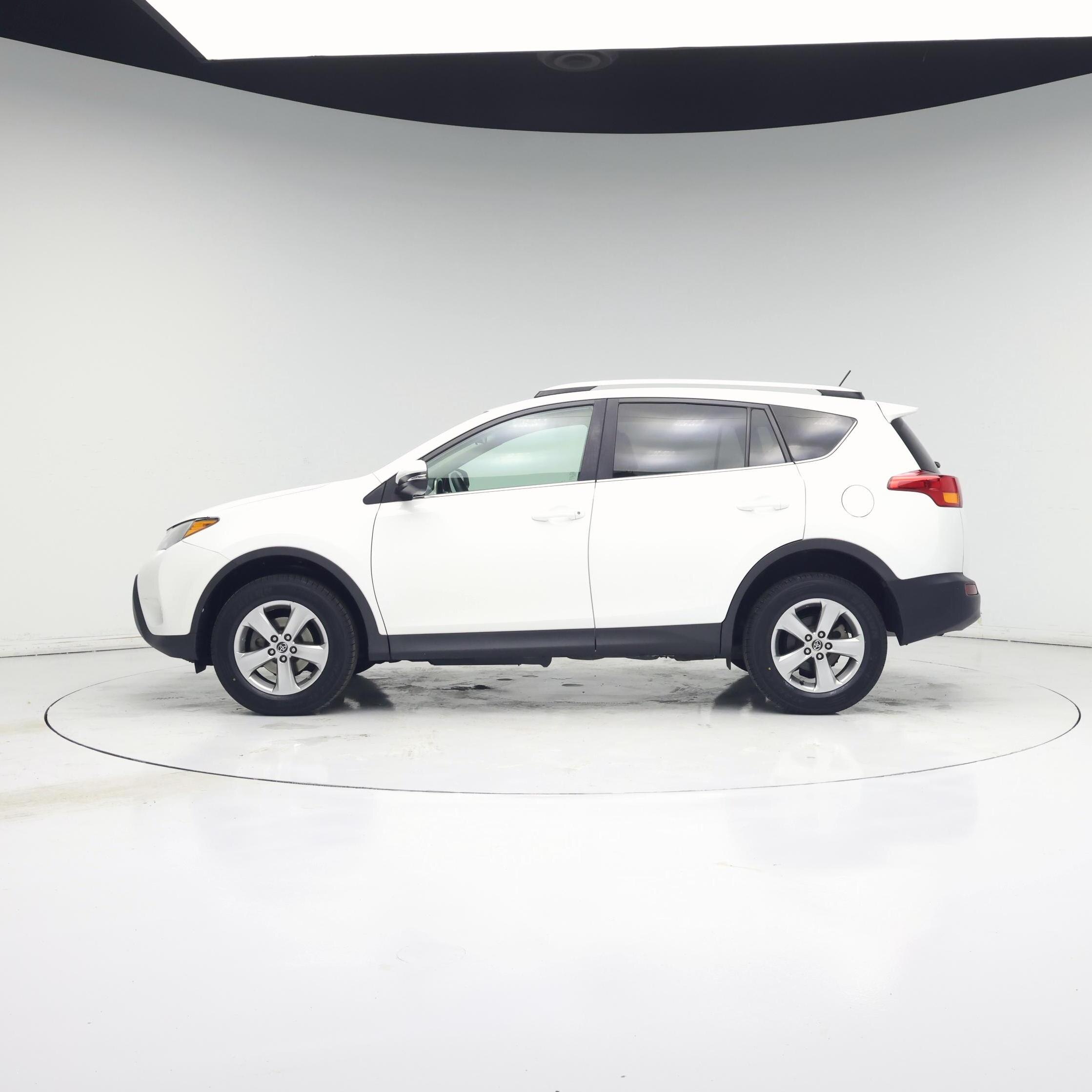 Thumbnail: 2015 Toyota RAV4 - 3