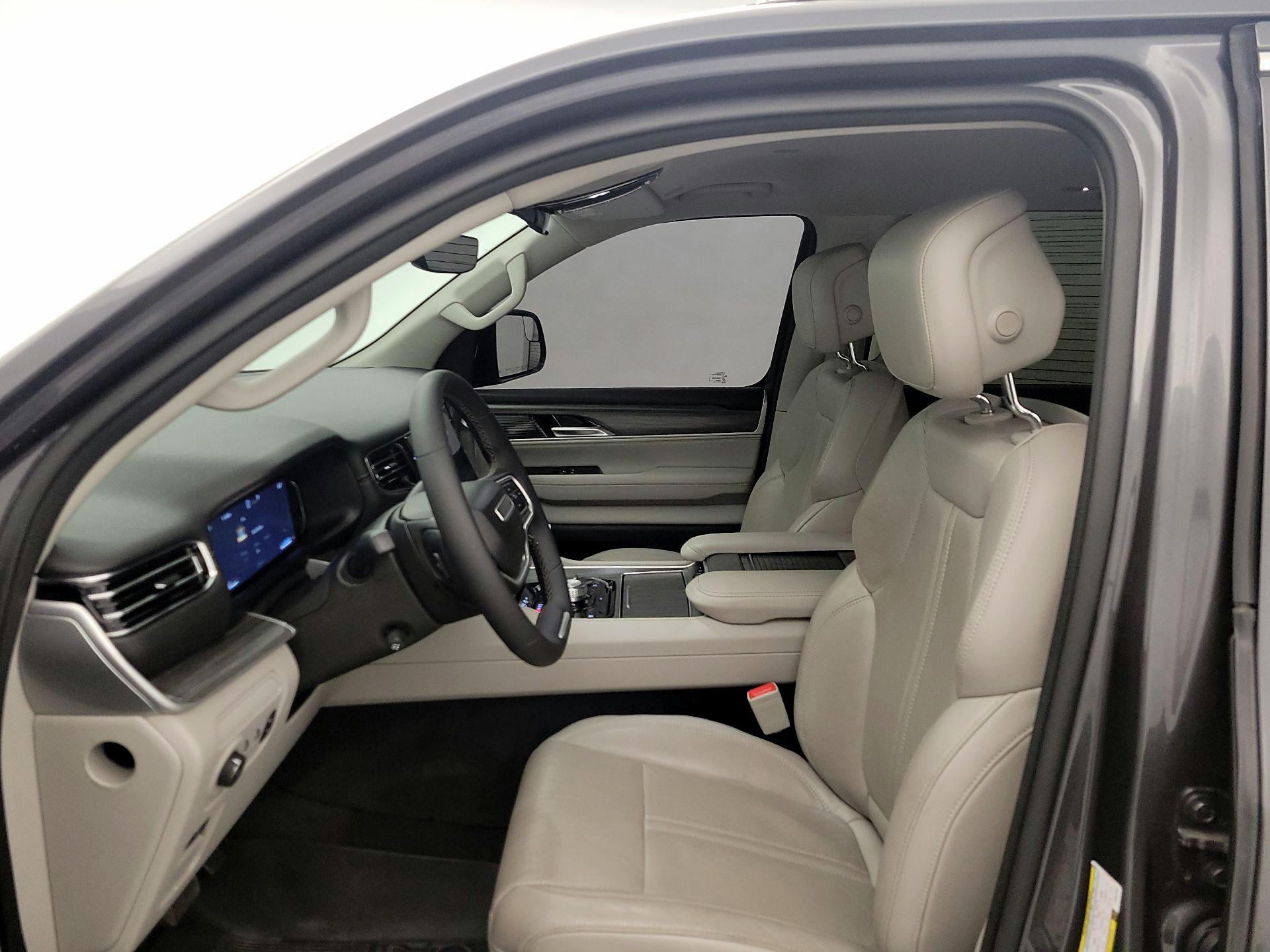 Thumbnail: 2023 Jeep Wagoneer - 11