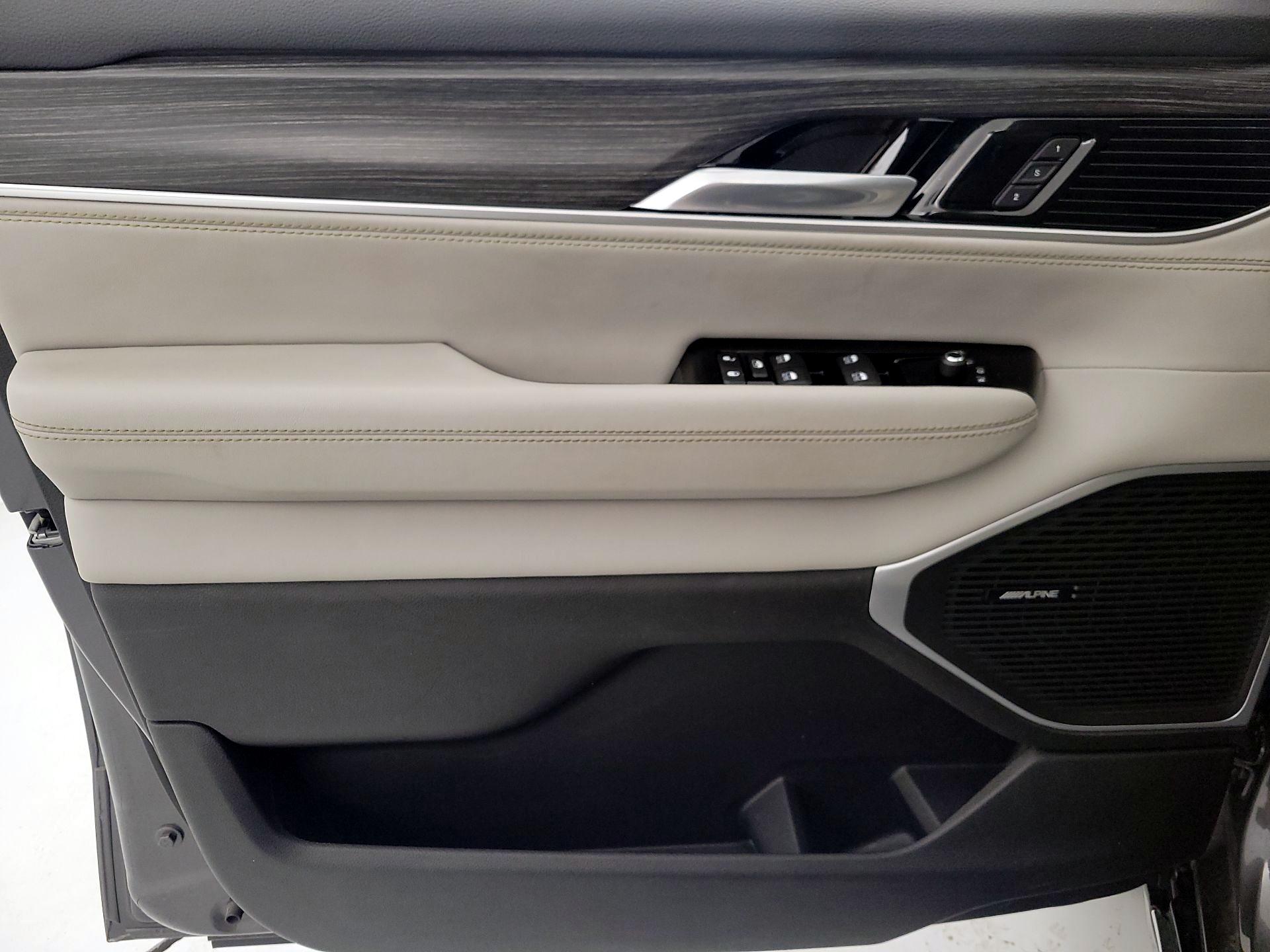 Thumbnail: 2023 Jeep Wagoneer - 12