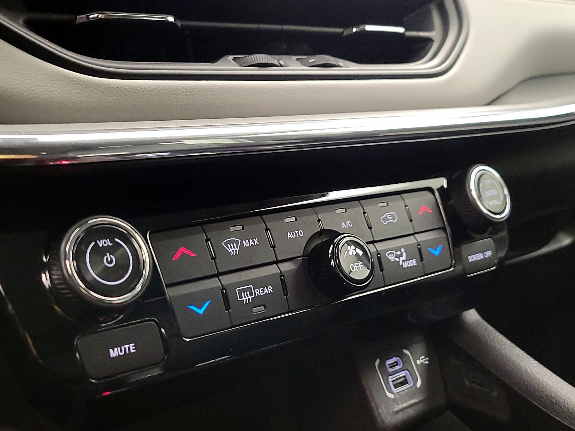 Thumbnail: 2022 Jeep Compass - 16