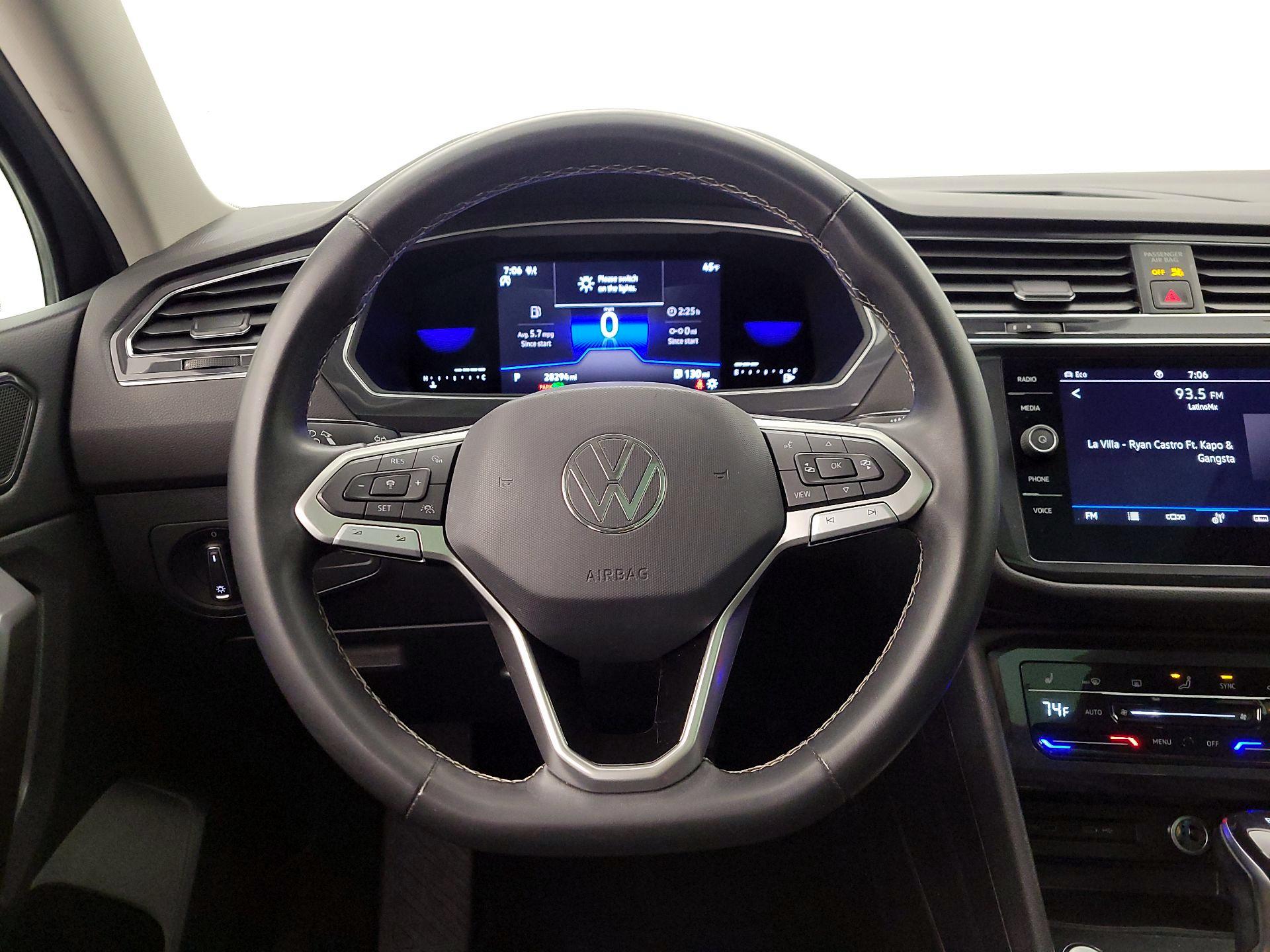 Thumbnail: 2022 Volkswagen Tiguan - 10