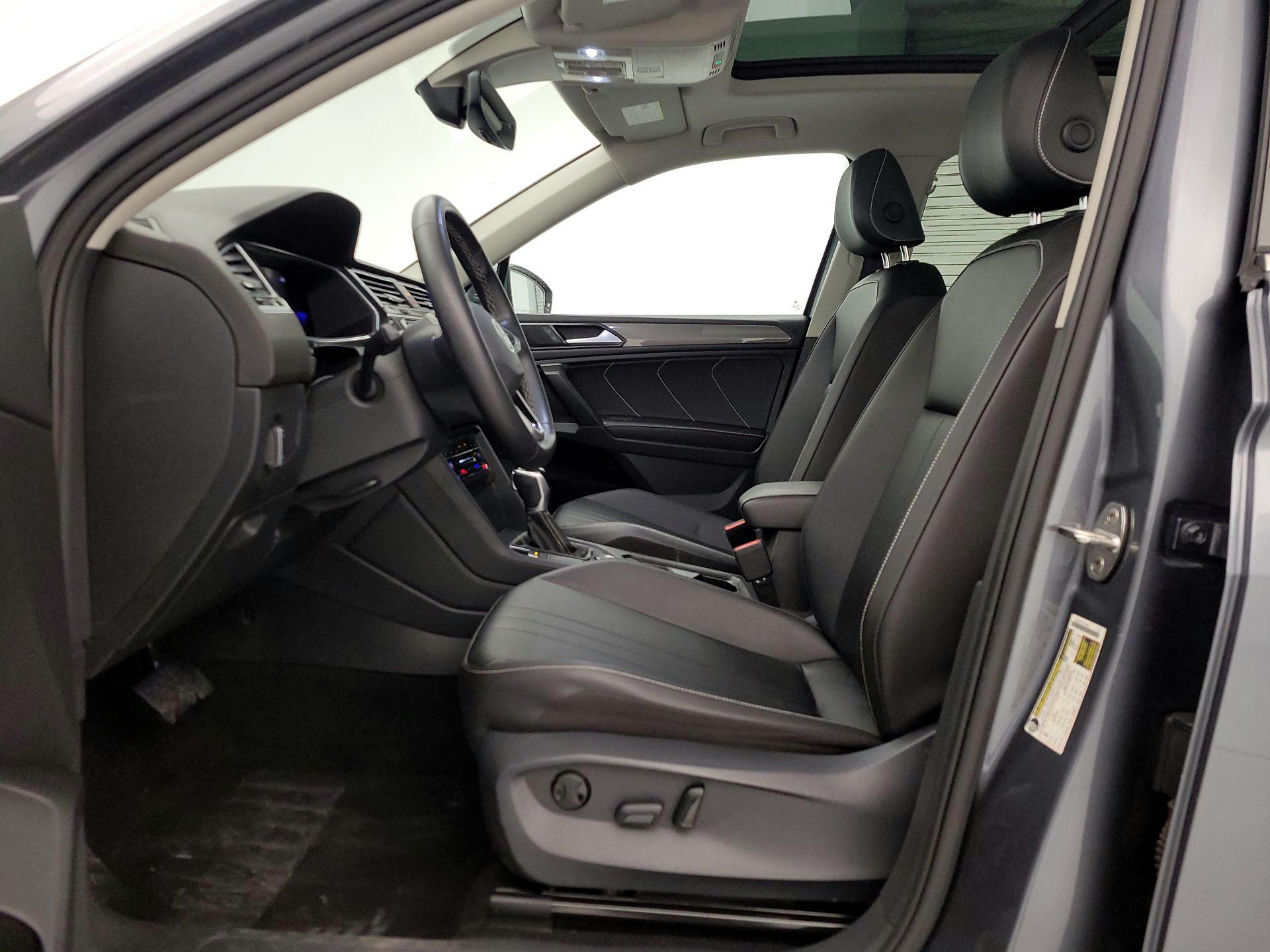 Thumbnail: 2022 Volkswagen Tiguan - 11