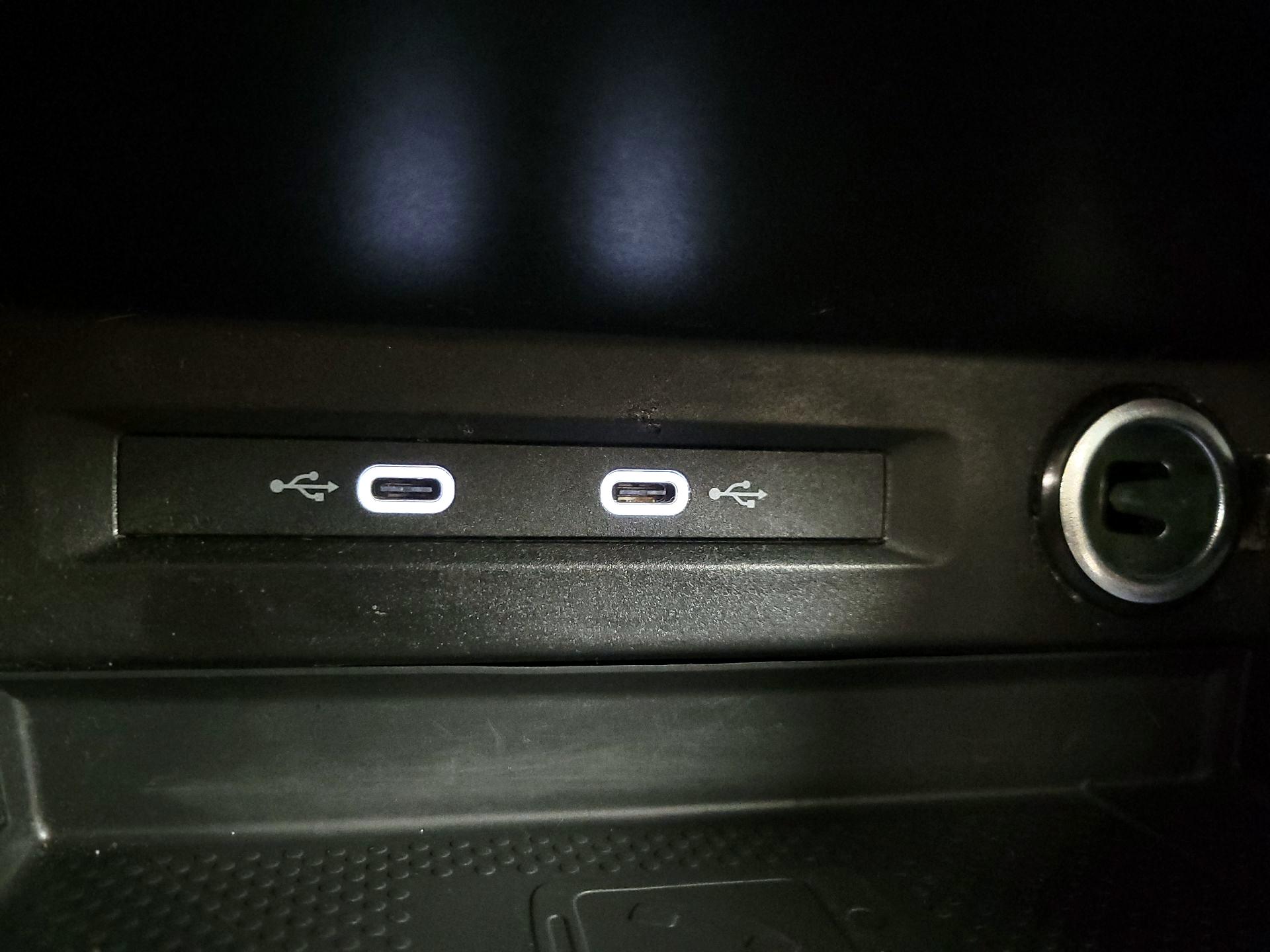 Thumbnail: 2022 Volkswagen Tiguan - 18