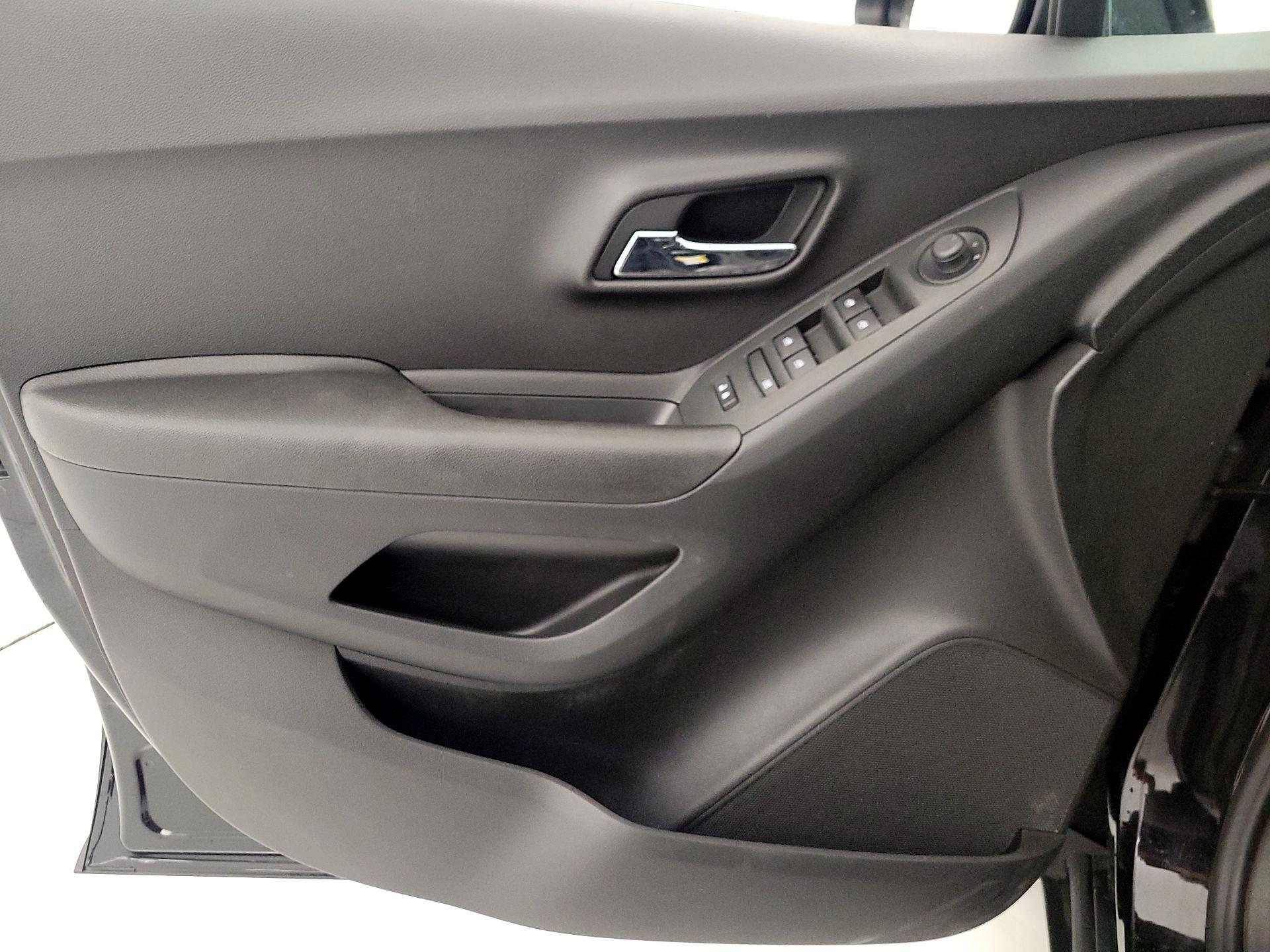 Thumbnail: 2020 Chevrolet Trax - 12