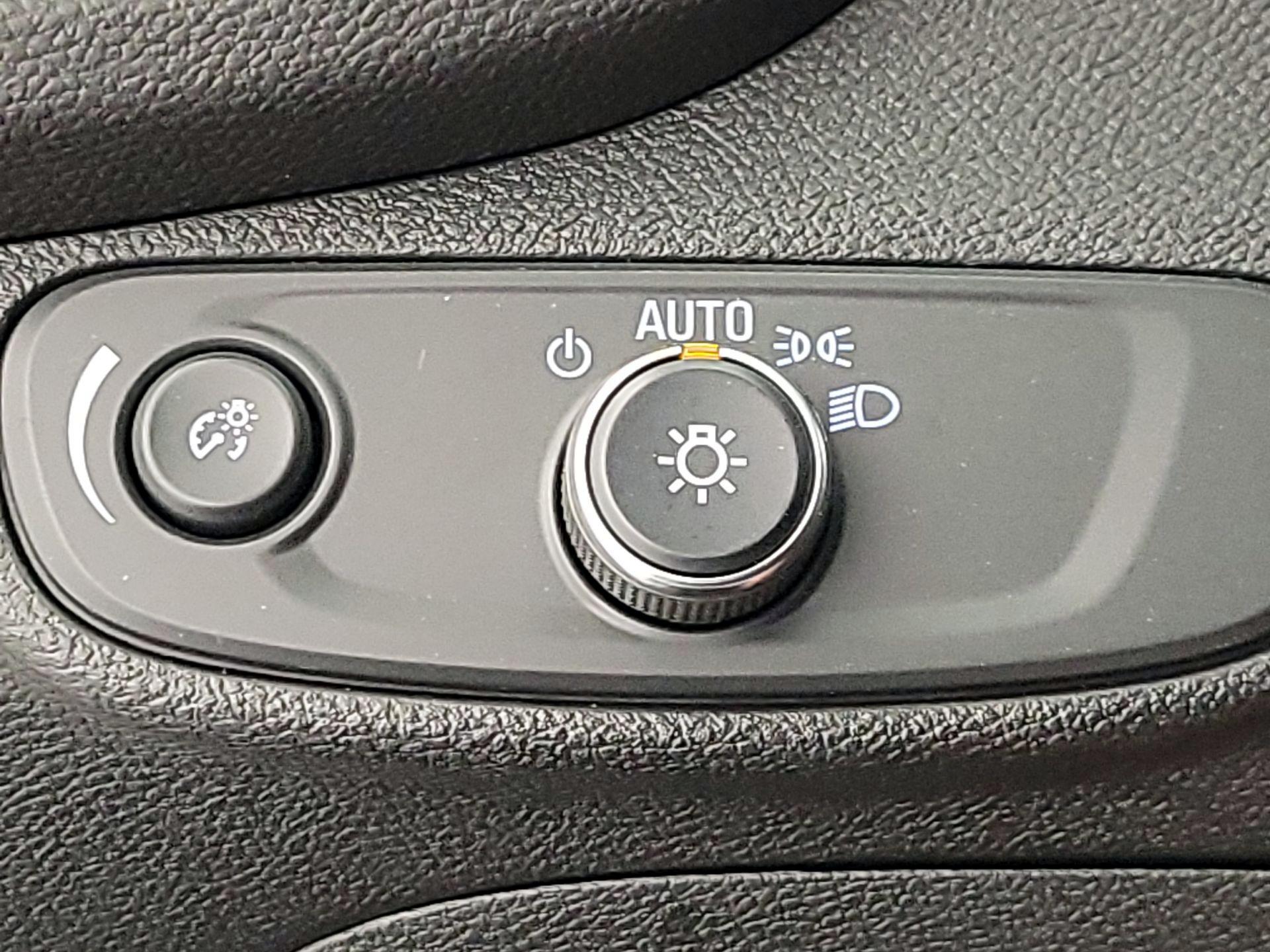 Thumbnail: 2020 Chevrolet Trax - 13