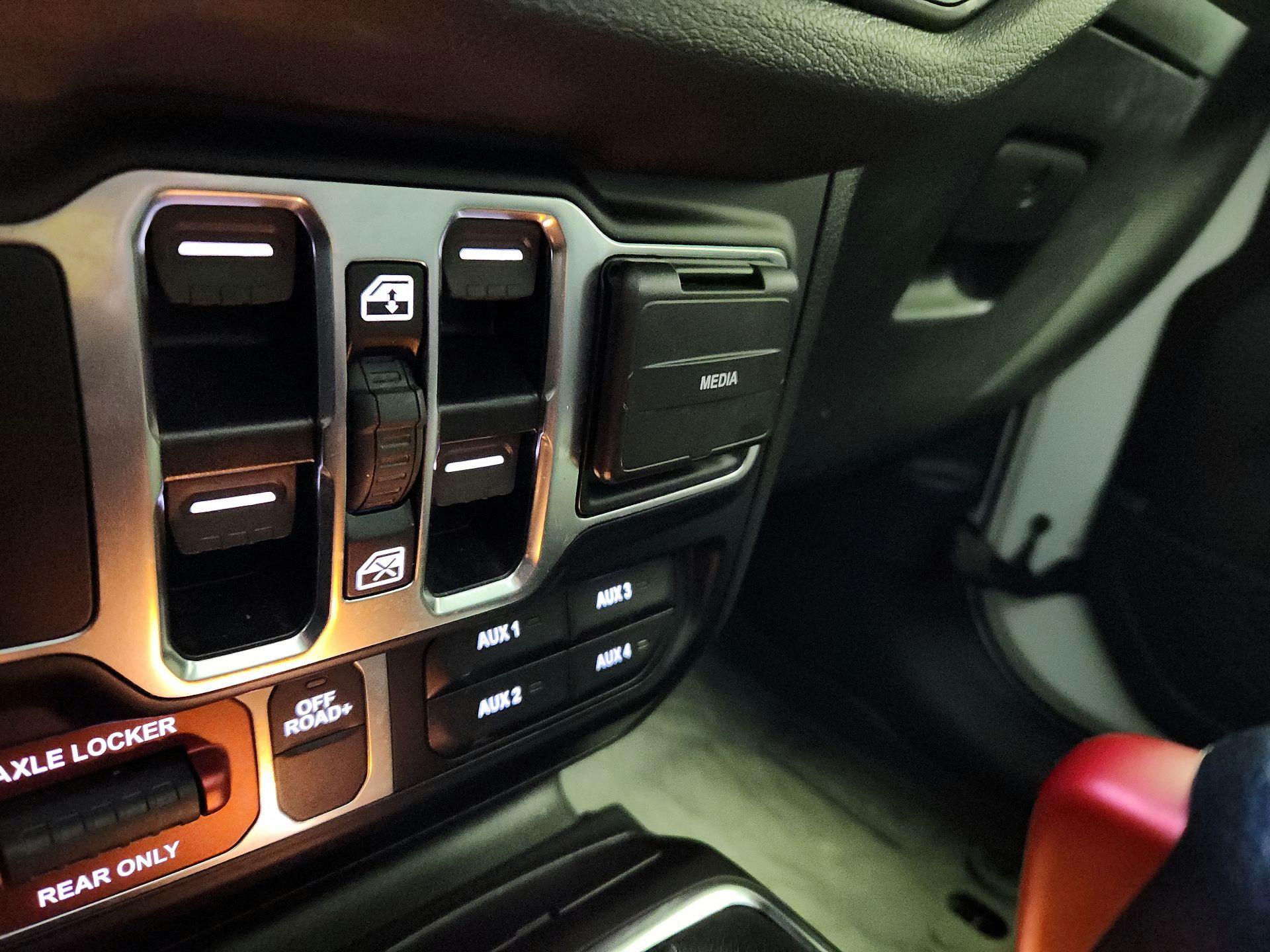 Thumbnail: 2024 Jeep Wrangler - 18