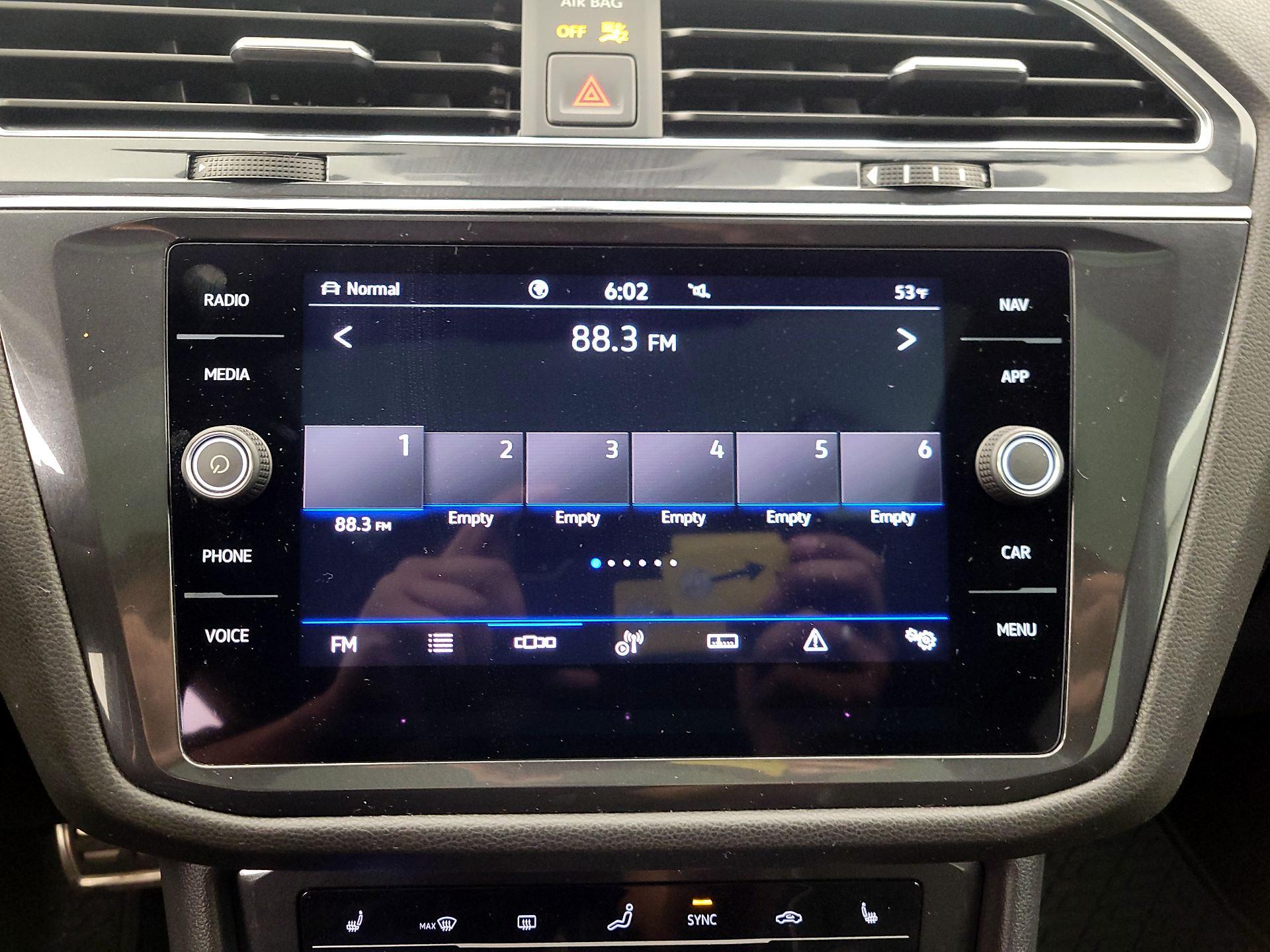 Thumbnail: 2023 Volkswagen Tiguan - 16