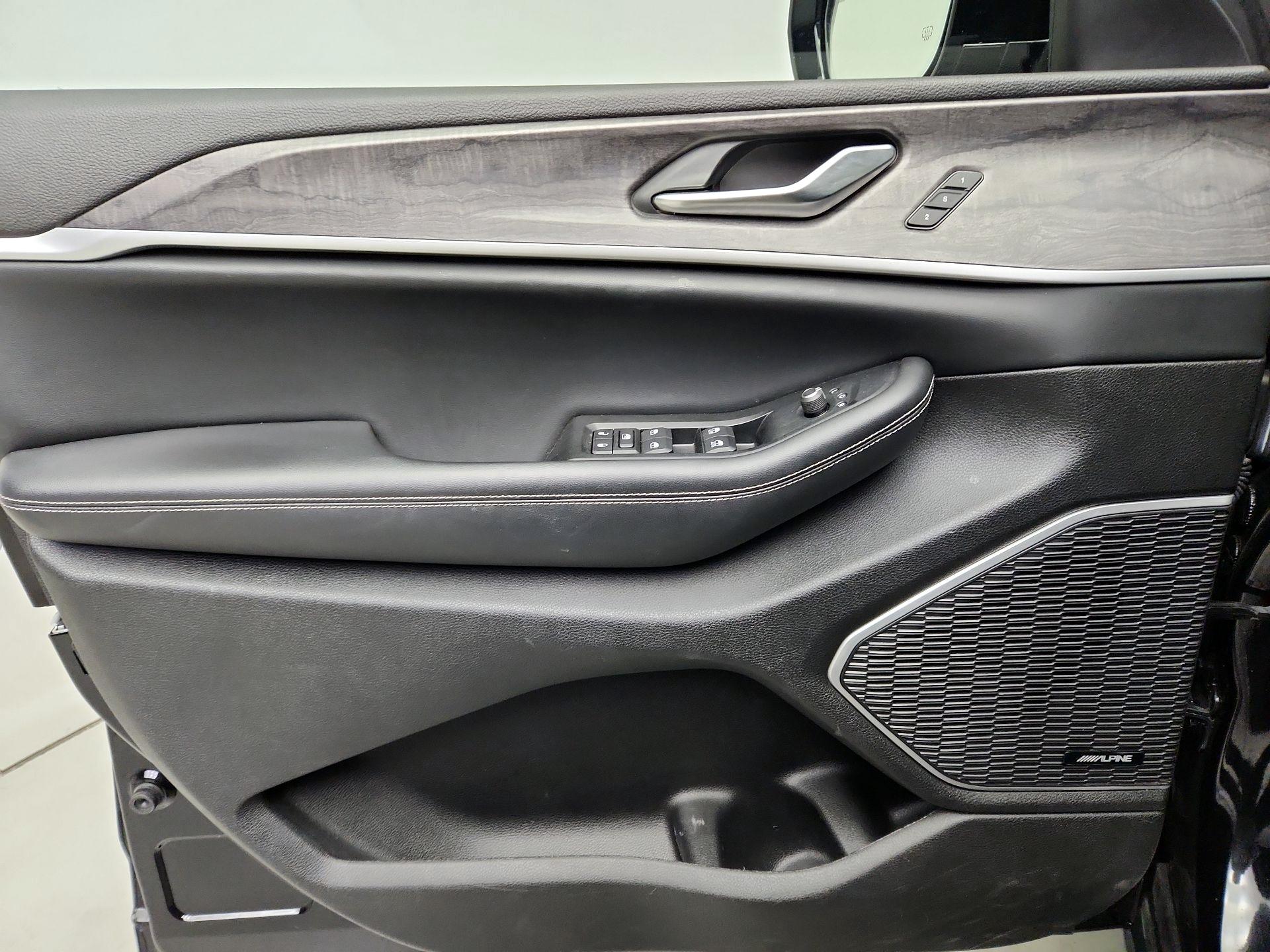 Thumbnail: 2023 Jeep Grand Cherokee - 12