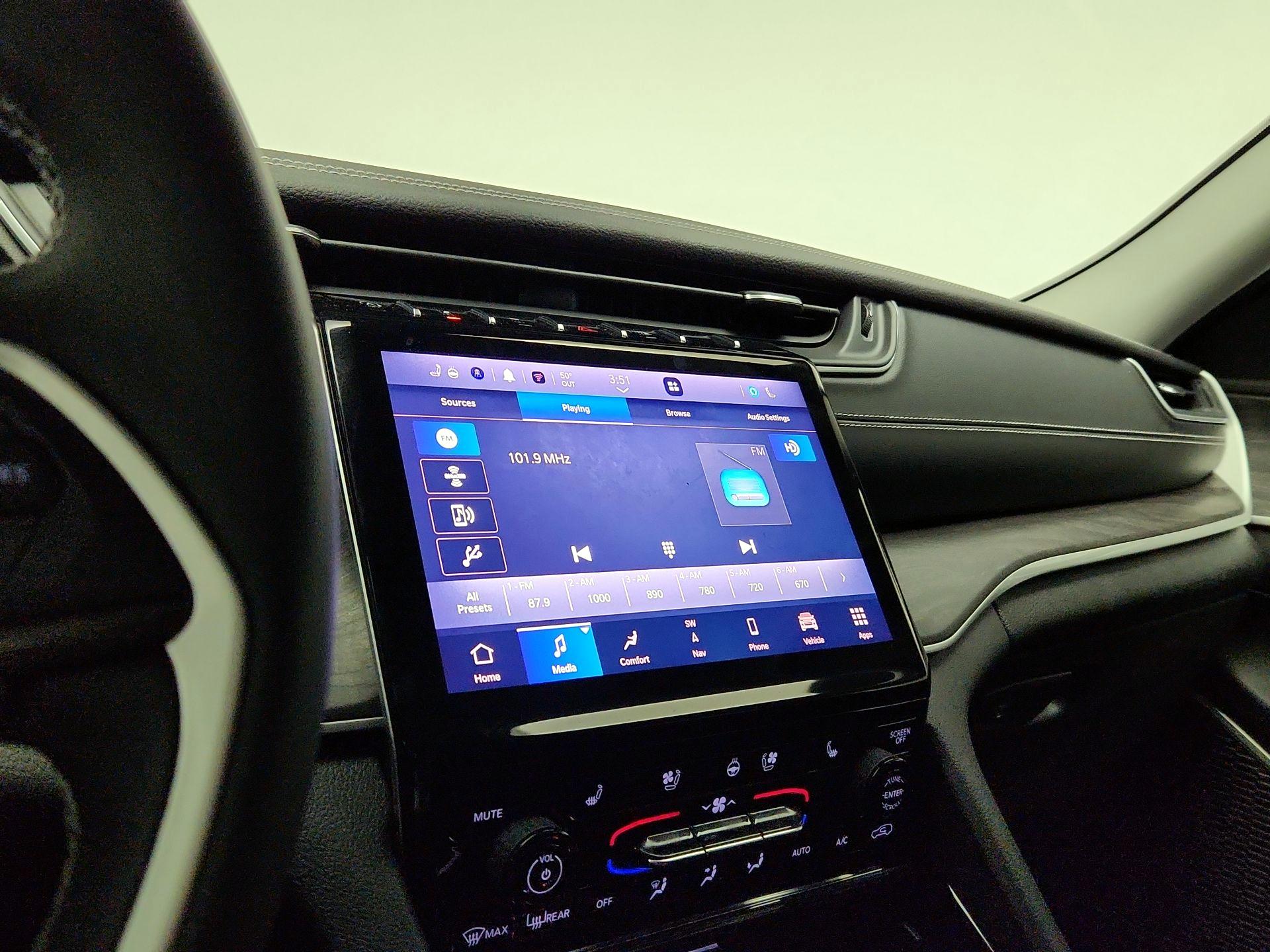 Thumbnail: 2023 Jeep Grand Cherokee - 16