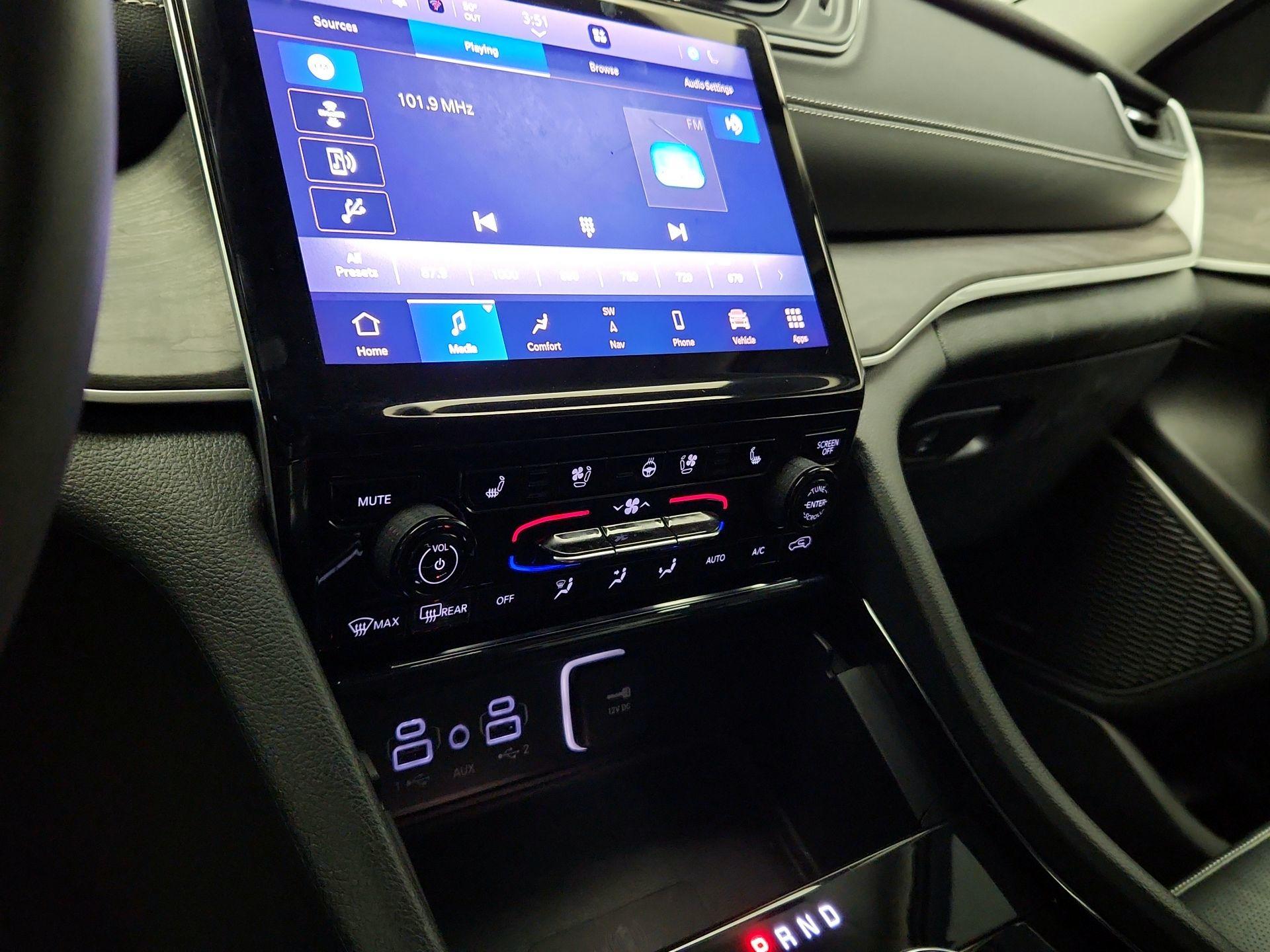 Thumbnail: 2023 Jeep Grand Cherokee - 17