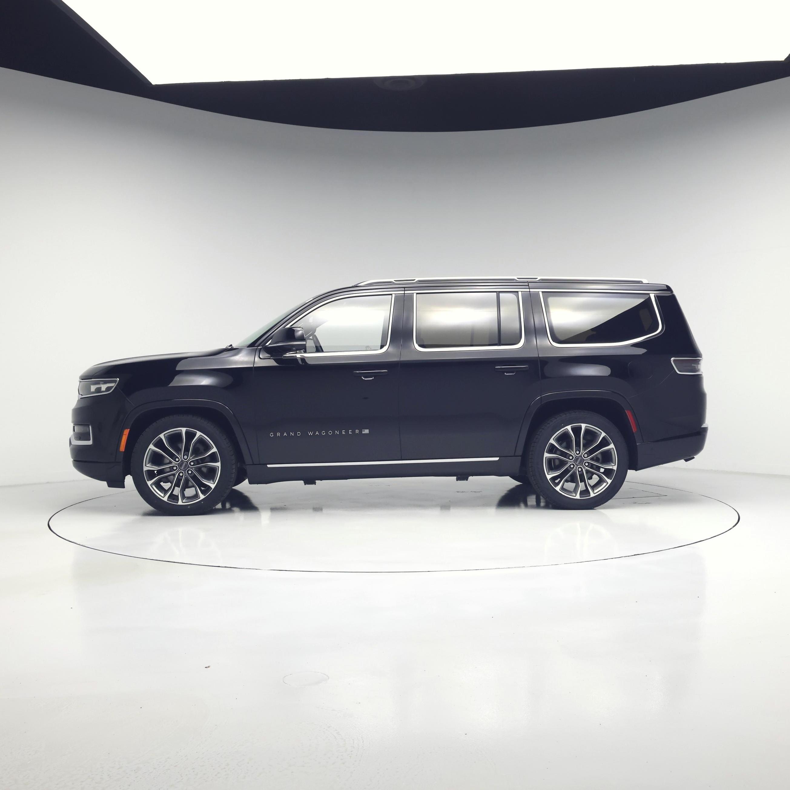 Thumbnail: 2023 Jeep Grand Wagoneer - 3