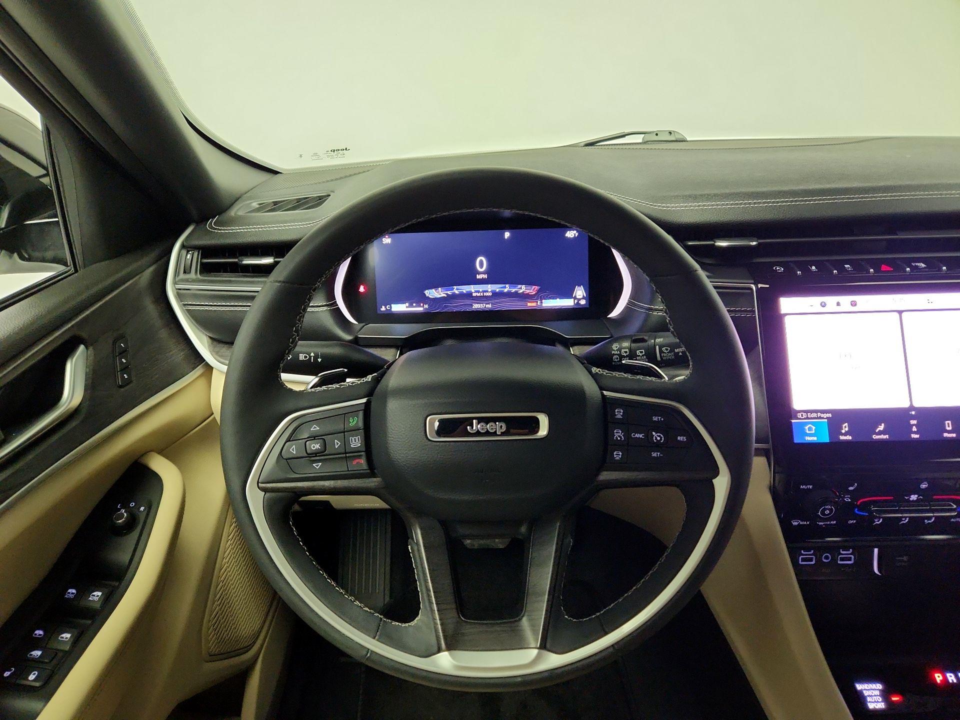 Thumbnail: 2023 Jeep Grand Cherokee - 10