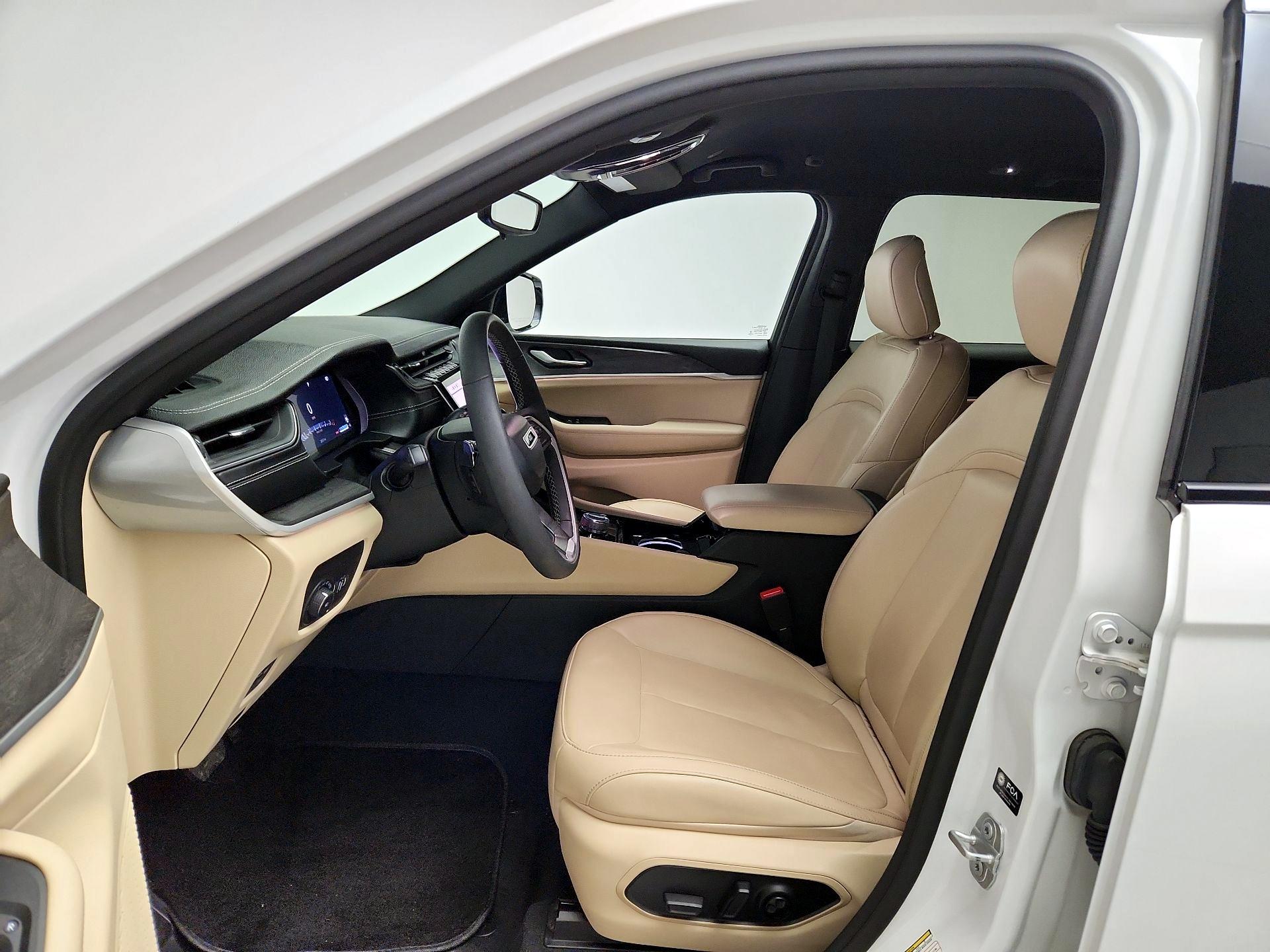 Thumbnail: 2023 Jeep Grand Cherokee - 11