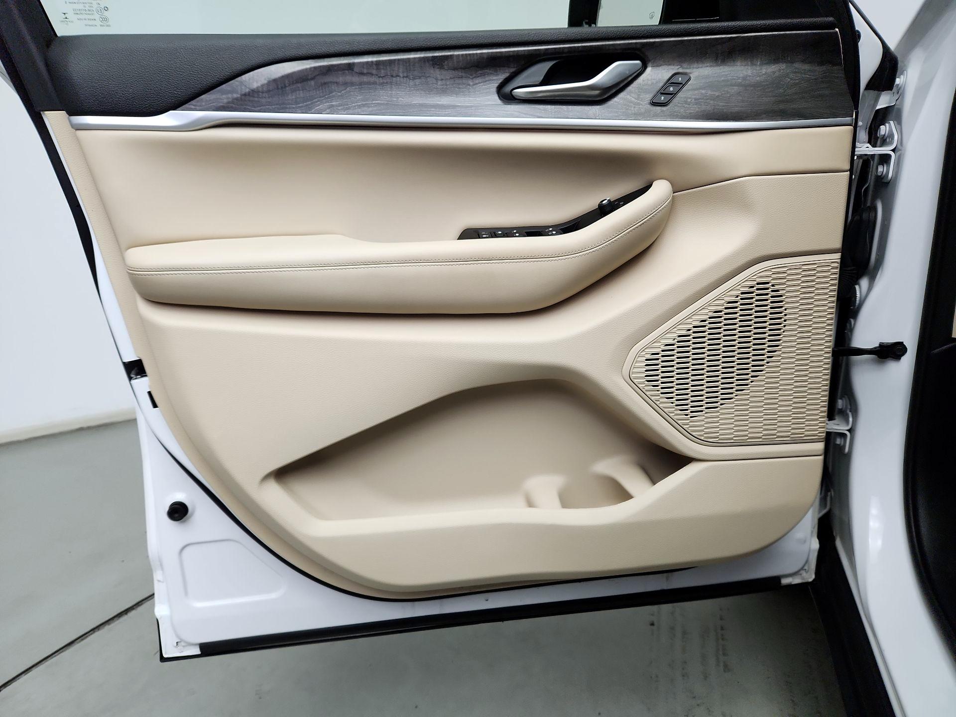 Thumbnail: 2023 Jeep Grand Cherokee - 12