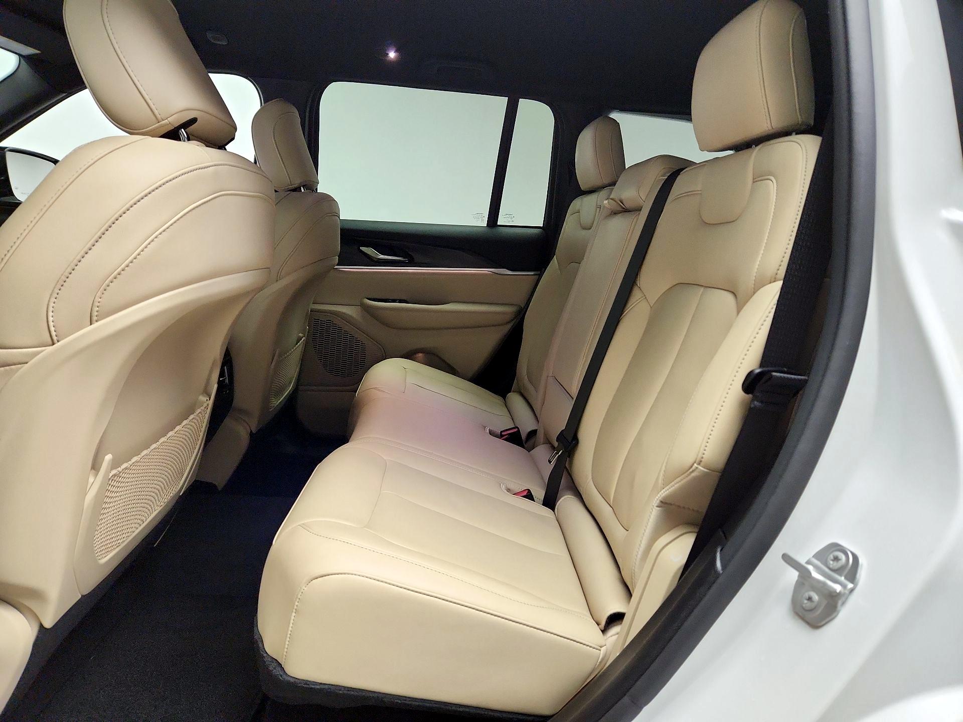 Thumbnail: 2023 Jeep Grand Cherokee - 20