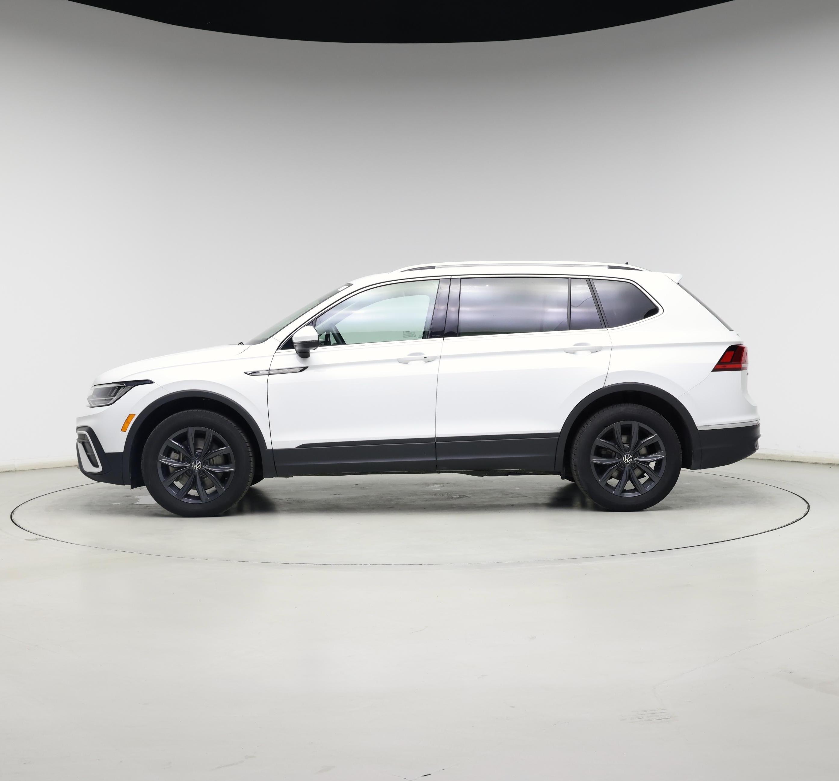 Thumbnail: 2024 Volkswagen Tiguan - 3