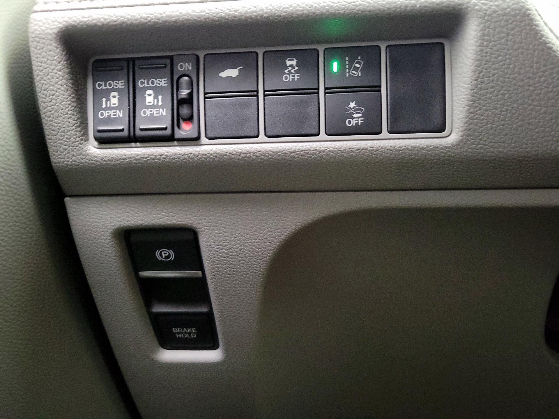 Thumbnail: 2018 Honda Odyssey - 13