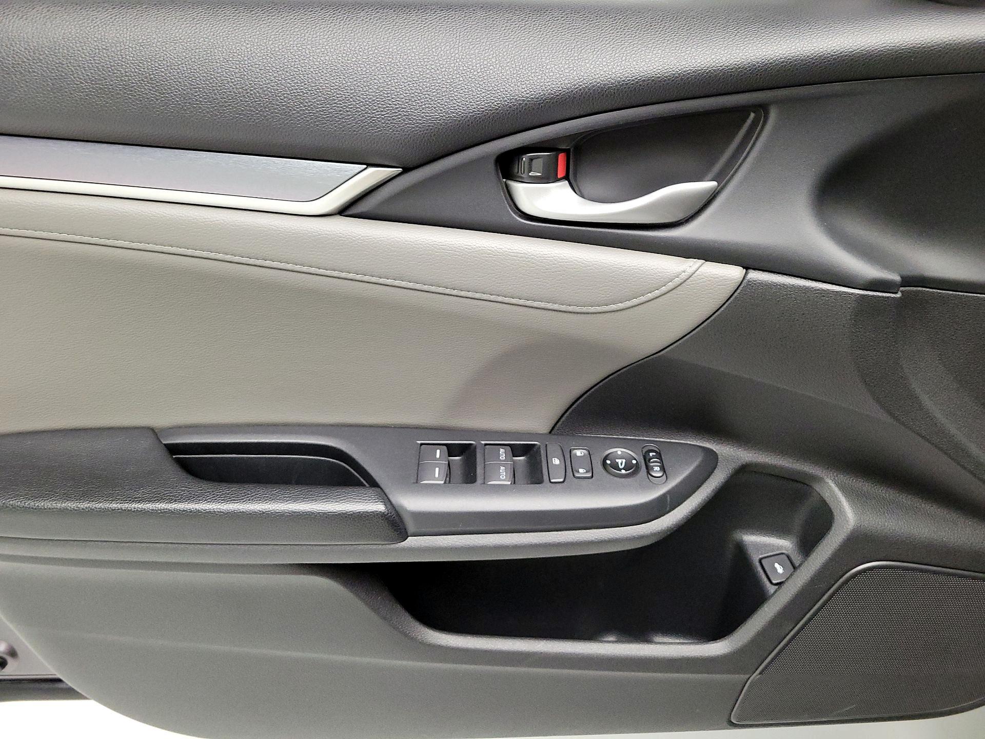 Thumbnail: 2016 Honda Civic - 12