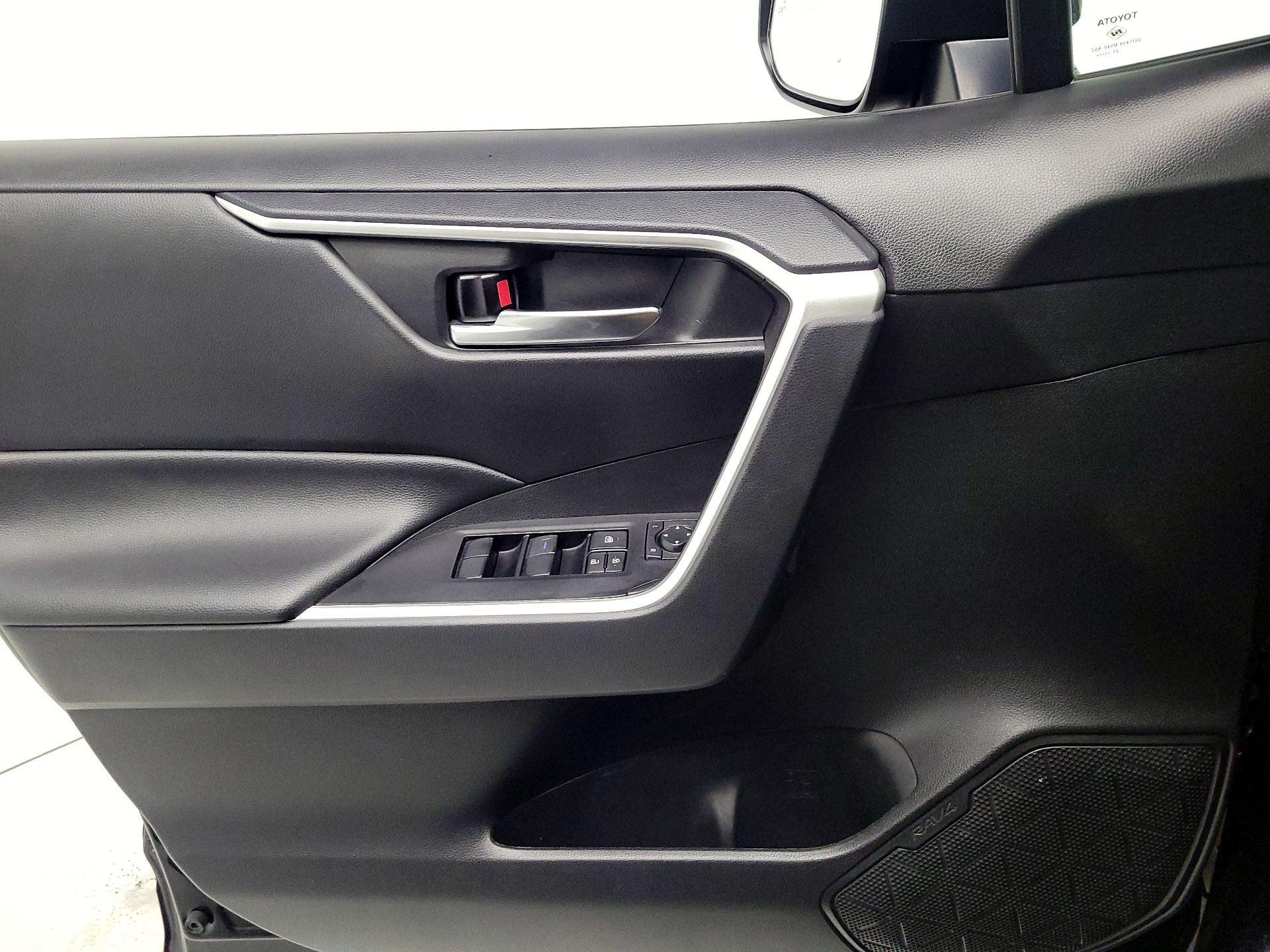 Thumbnail: 2021 Toyota RAV4 - 12