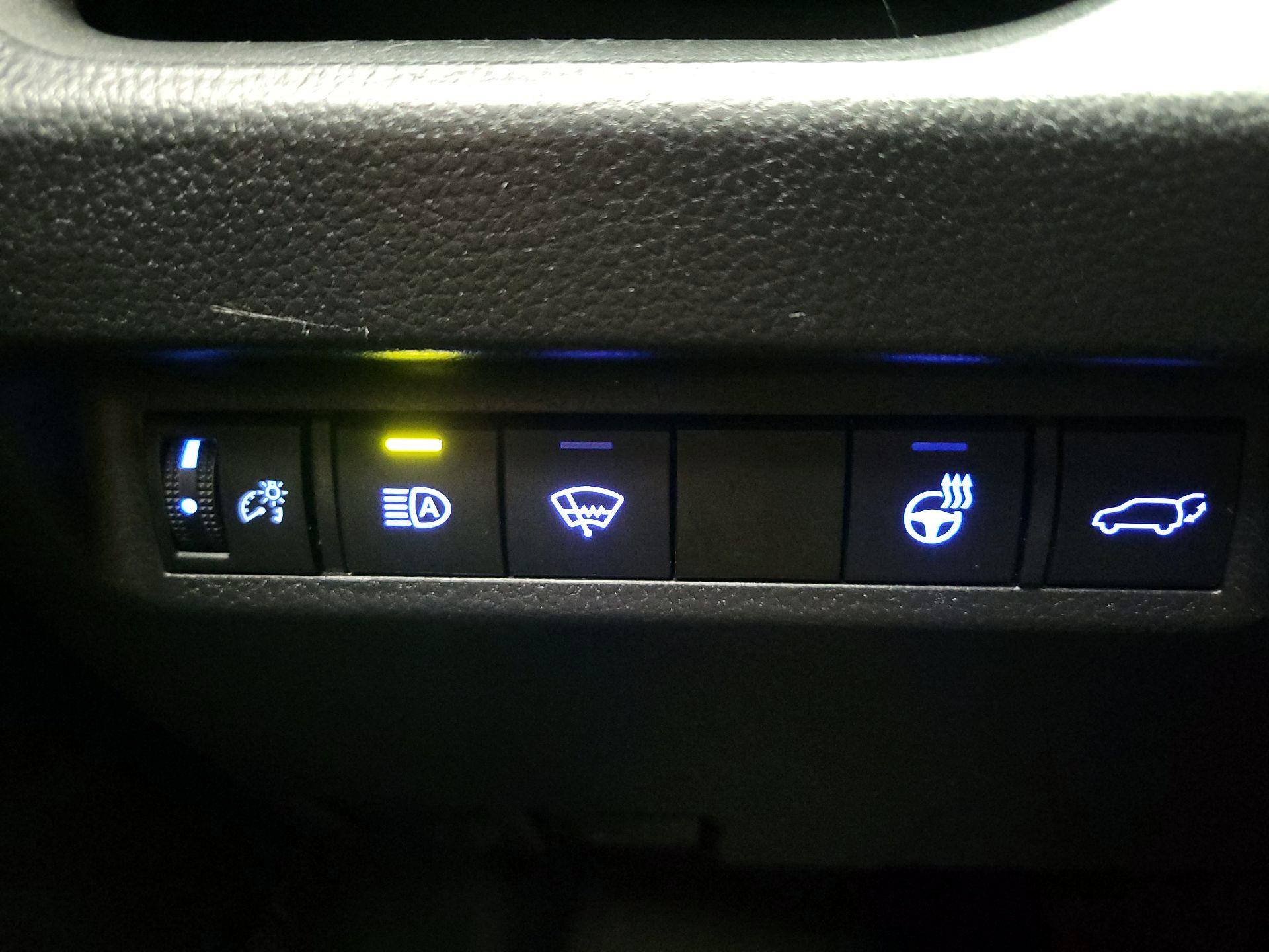 Thumbnail: 2021 Toyota RAV4 - 13