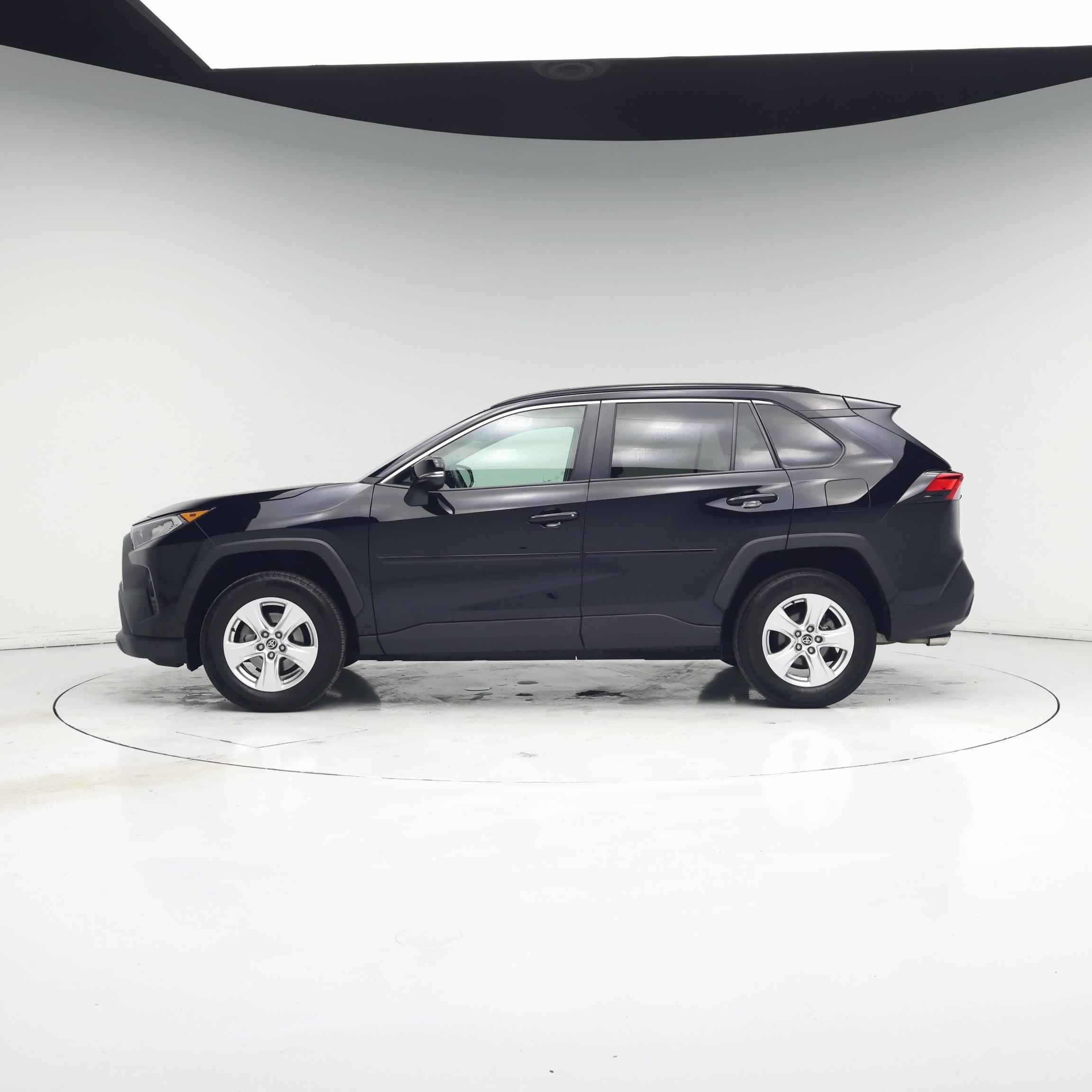 Thumbnail: 2021 Toyota RAV4 - 3