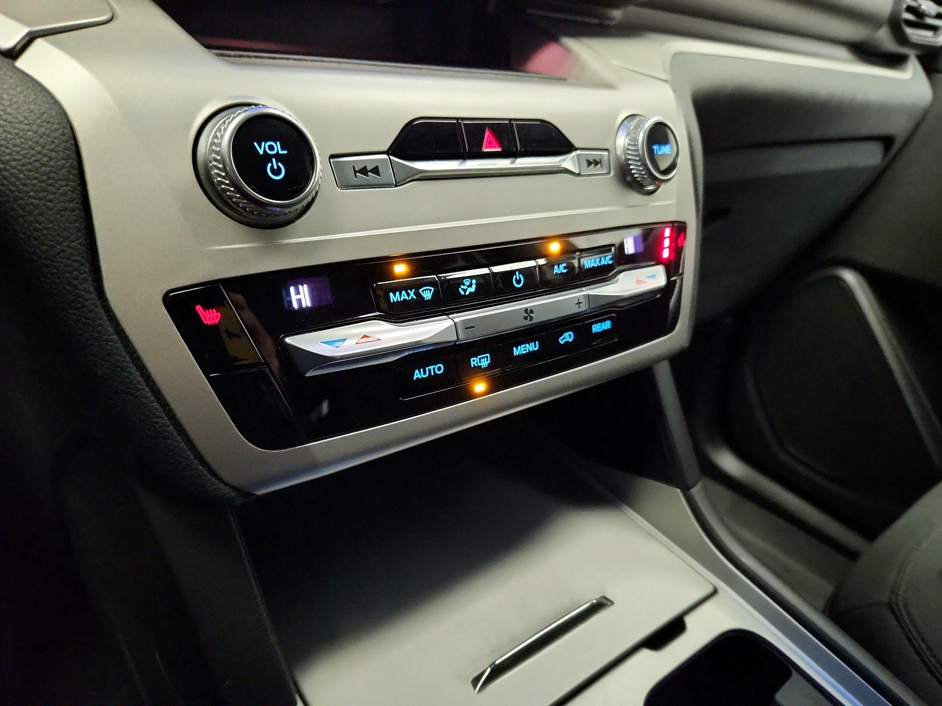 Thumbnail: 2021 Ford Explorer - 16